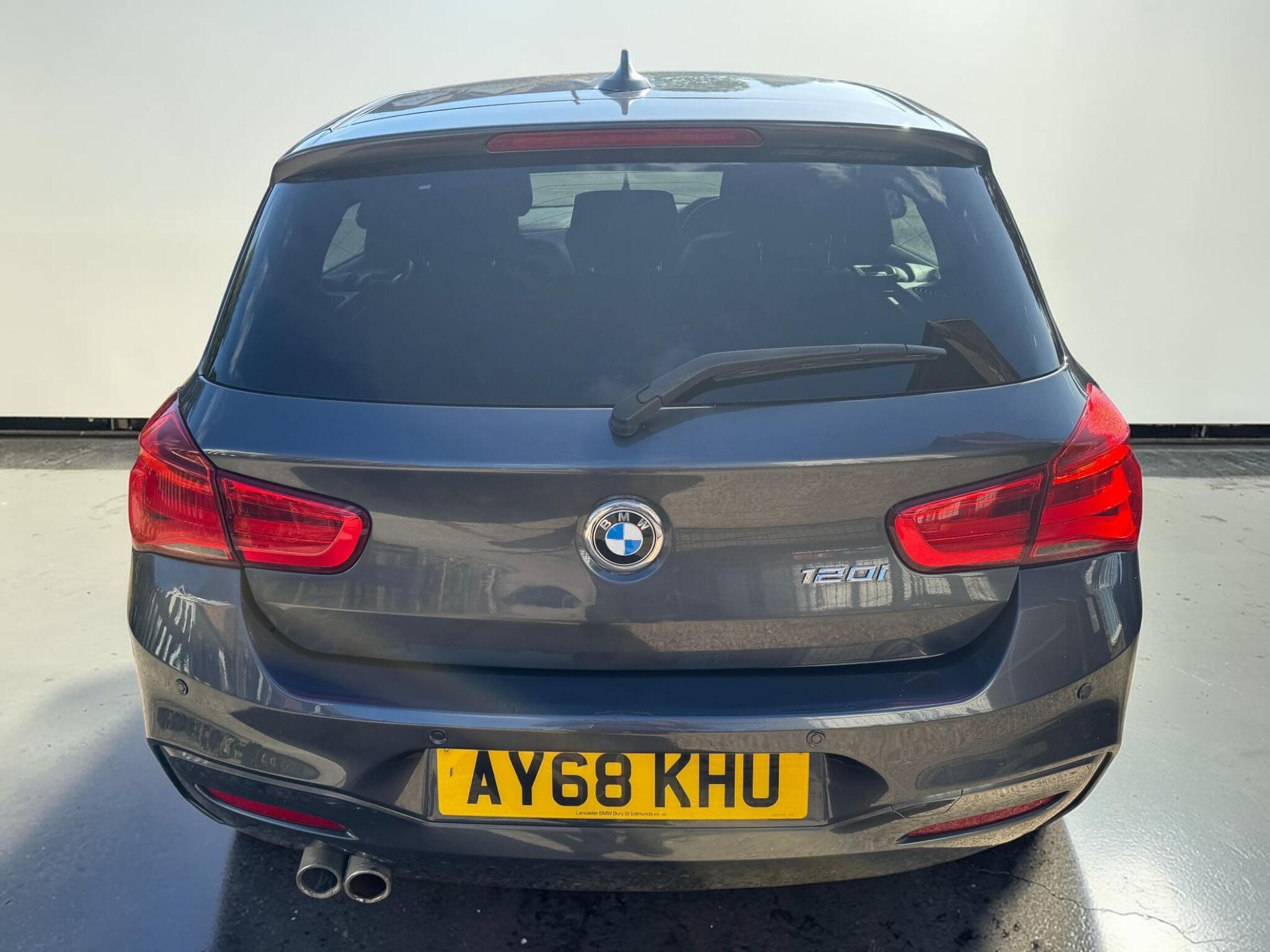 BMW 1 Series view 9