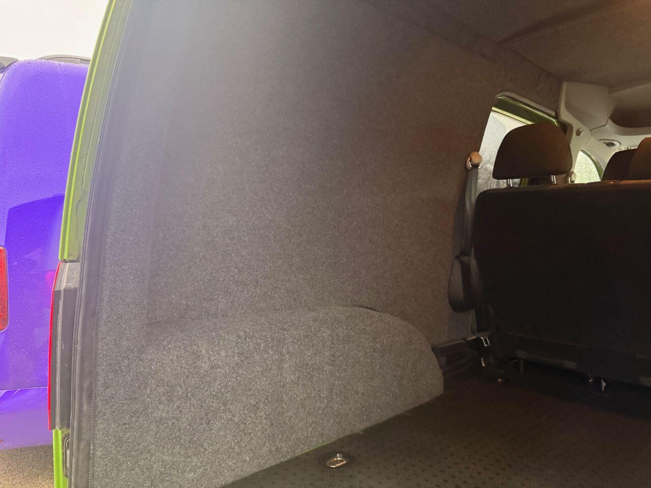 Volkswagen Caddy Maxi view 27
