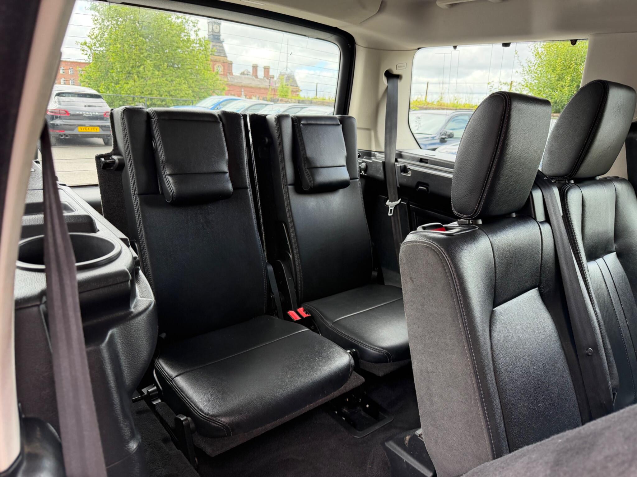 Land Rover Discovery view 18