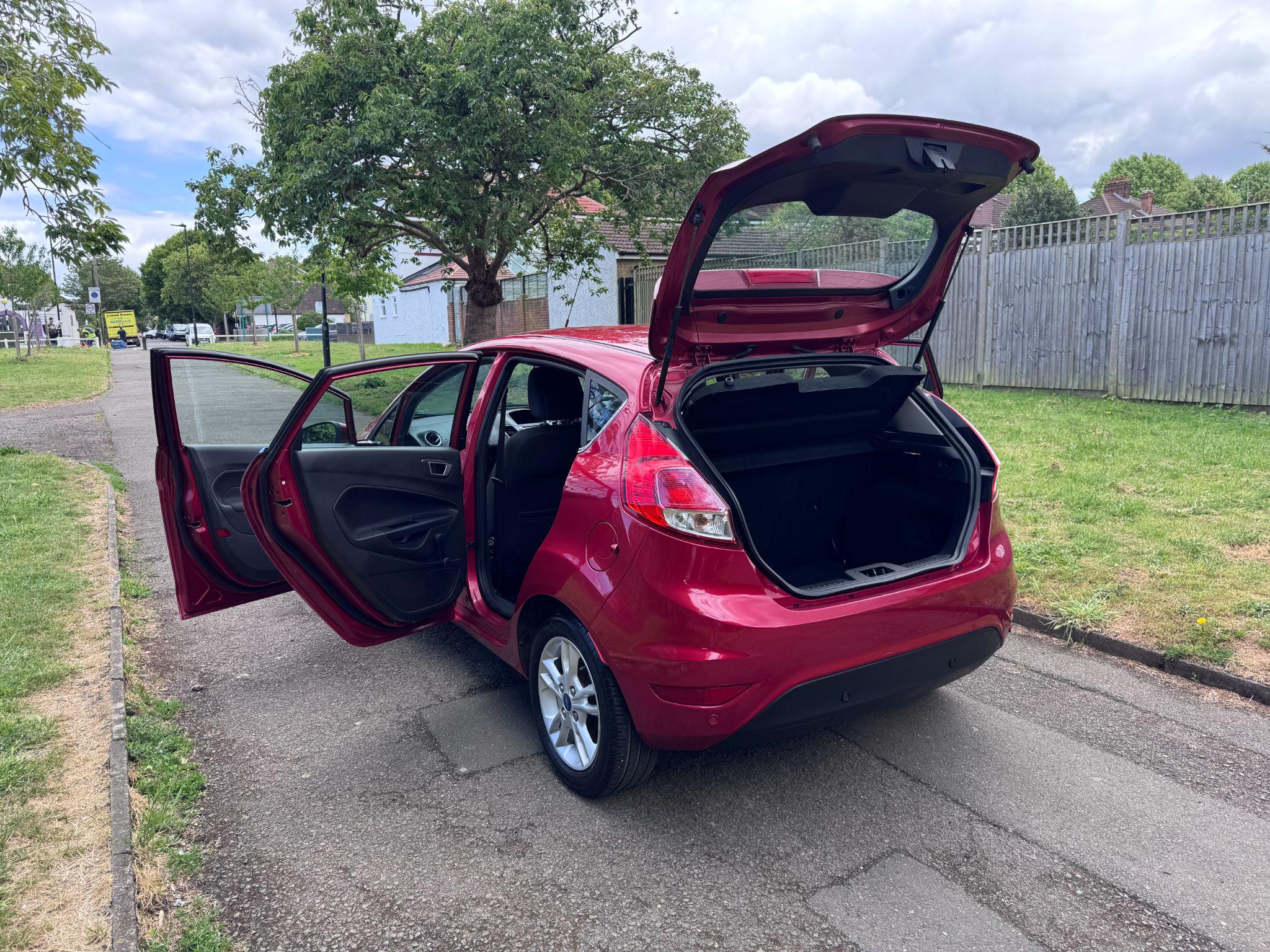 2016 Ford Fiesta image 35