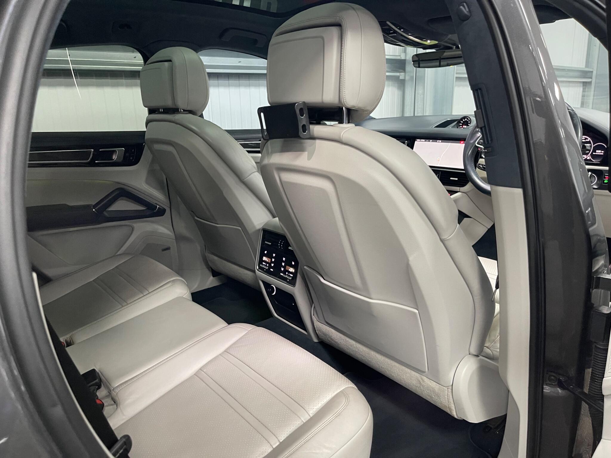 Porsche Cayenne view 40