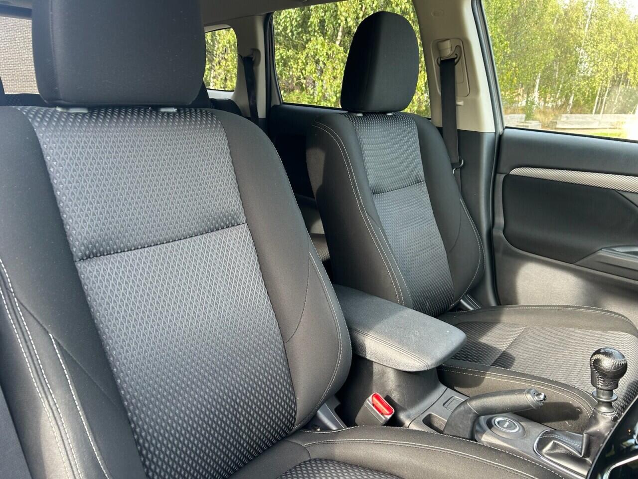Mitsubishi Outlander view 19