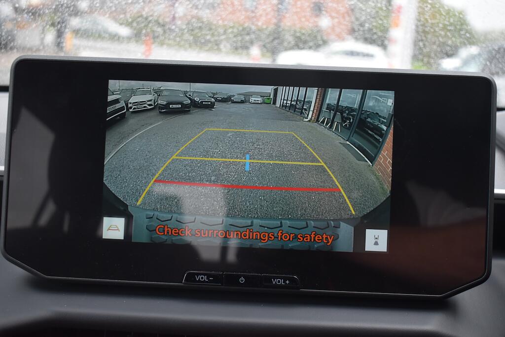Toyota Hilux view 15
