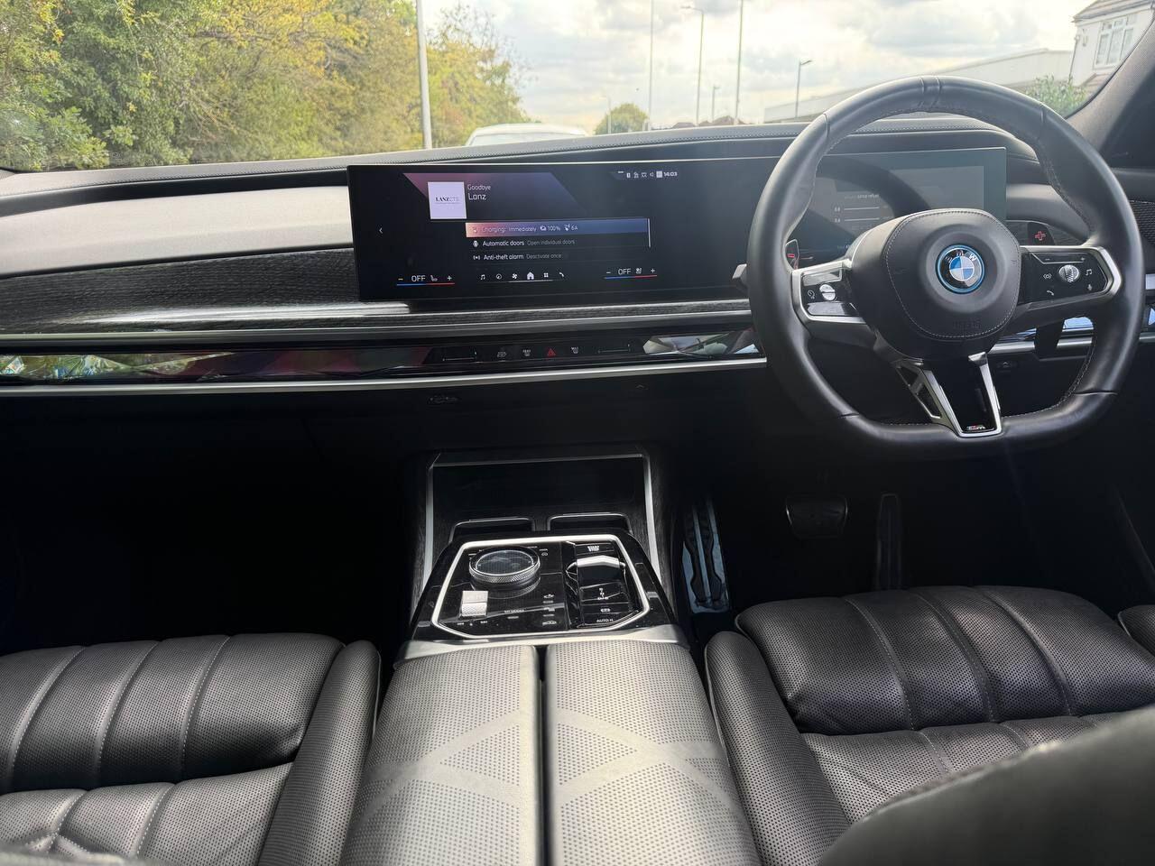 BMW 7 Series view 41