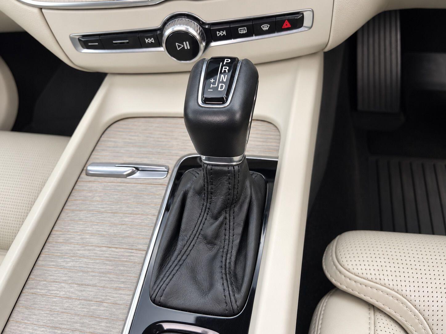 Volvo XC60 view 25