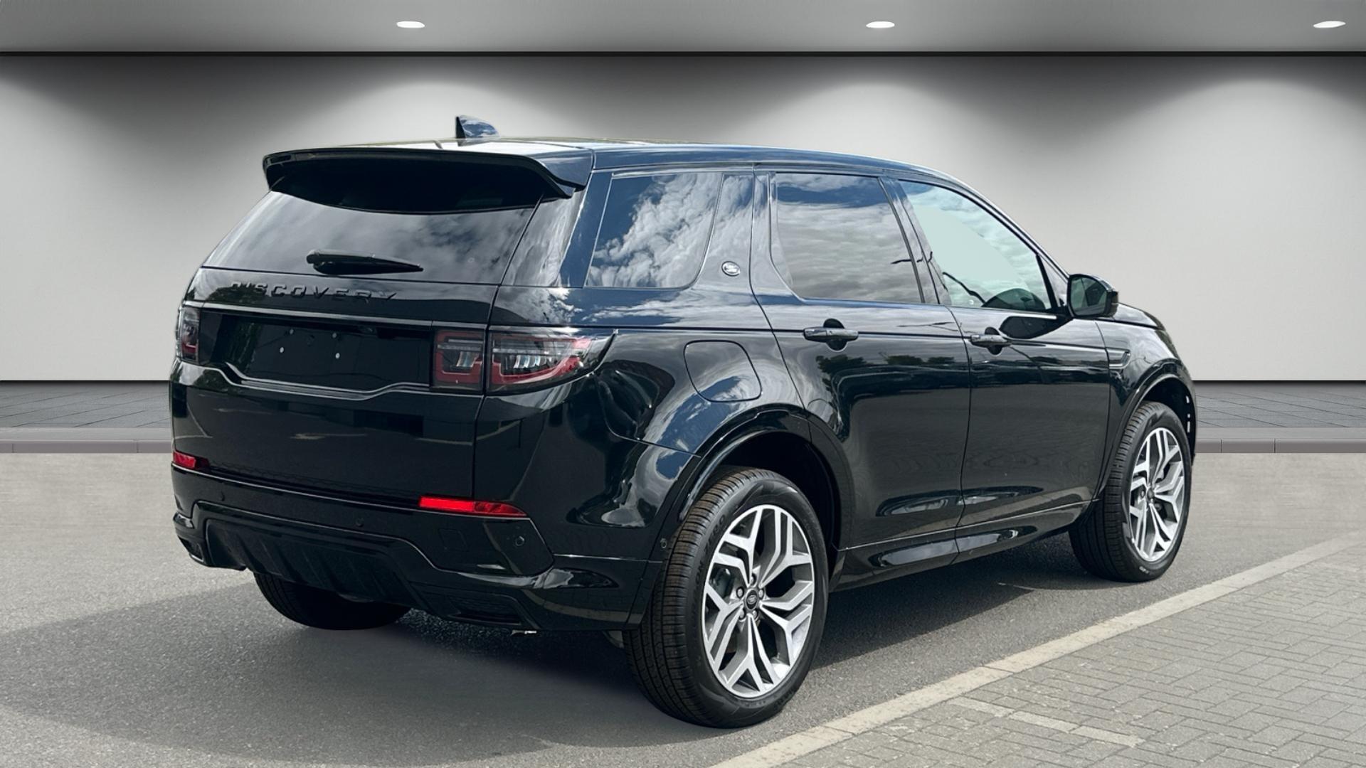 Land Rover Discovery Sport view 3