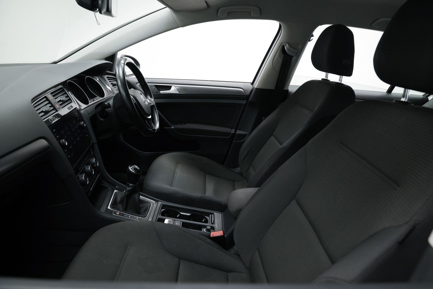 Volkswagen Golf view 20