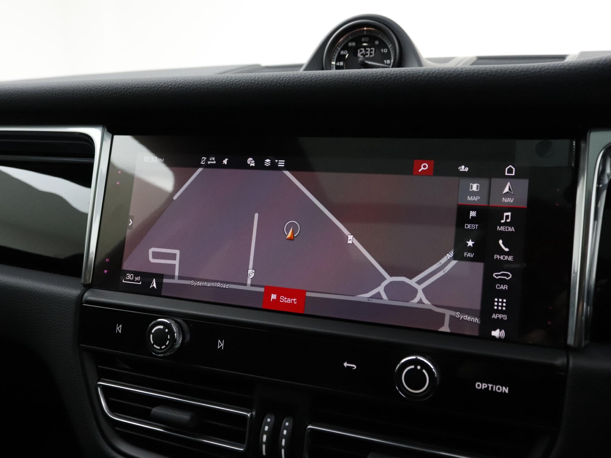 Porsche Macan view 36