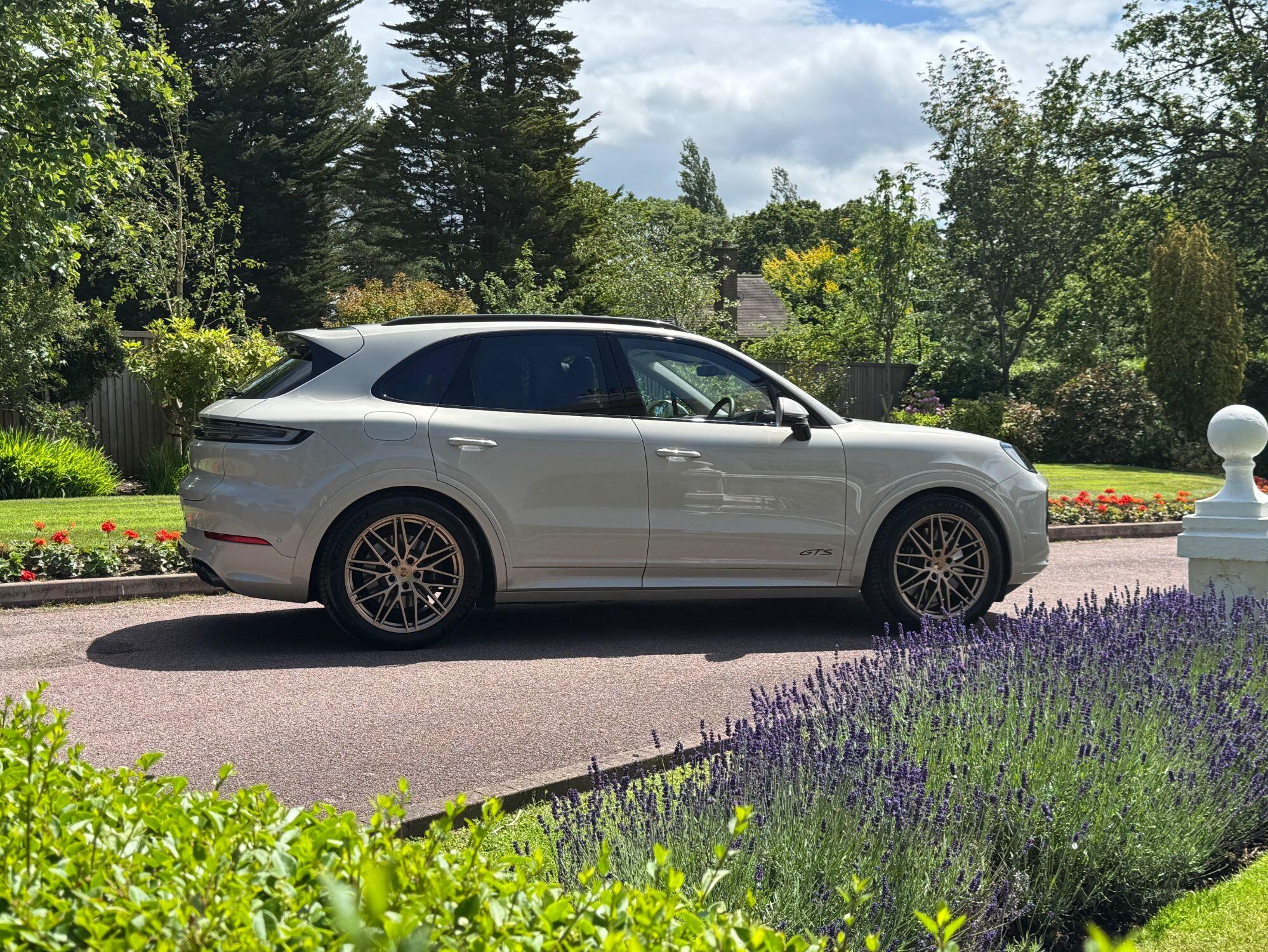 Porsche Cayenne view 16