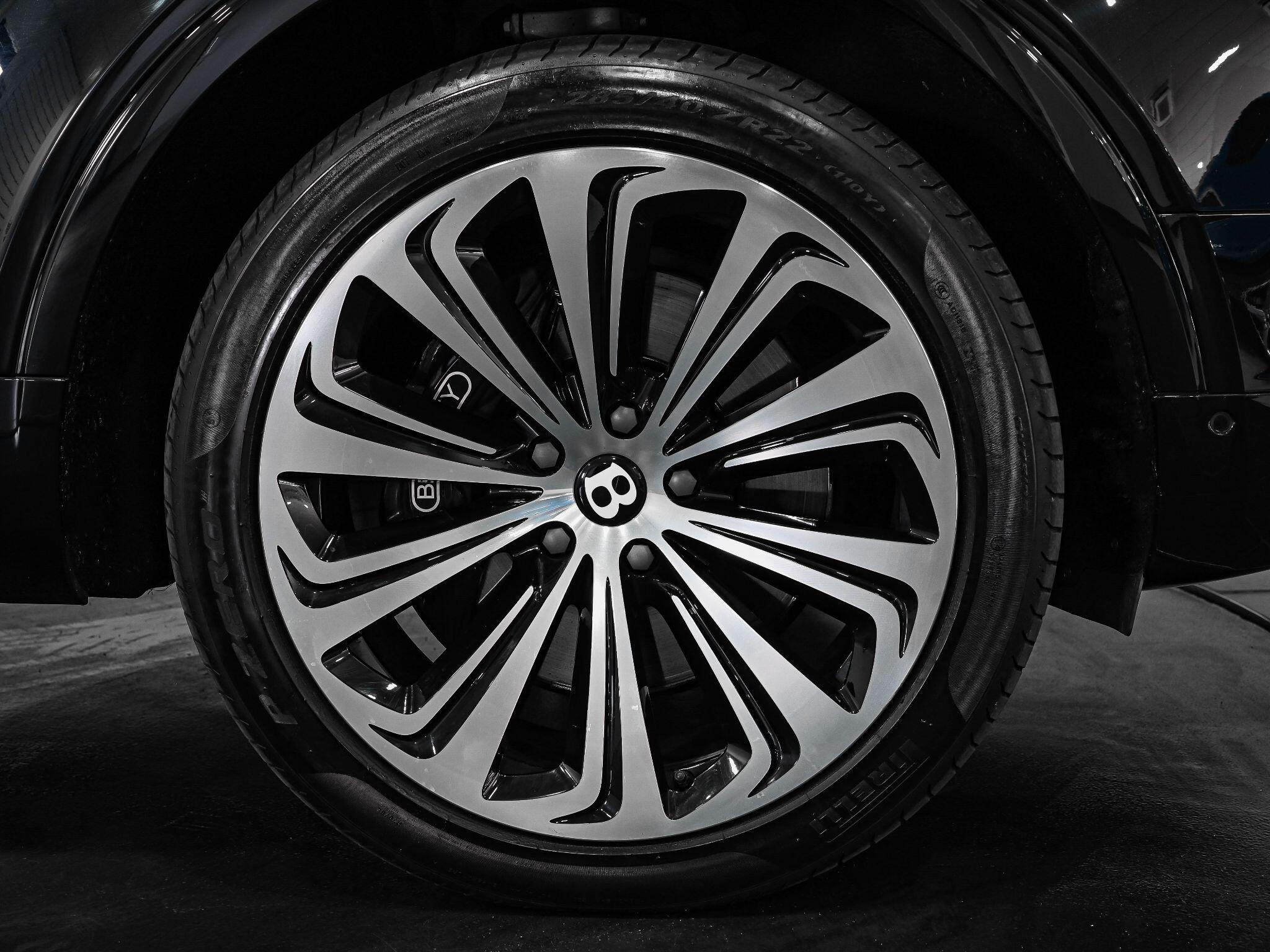 Bentley Bentayga view 8