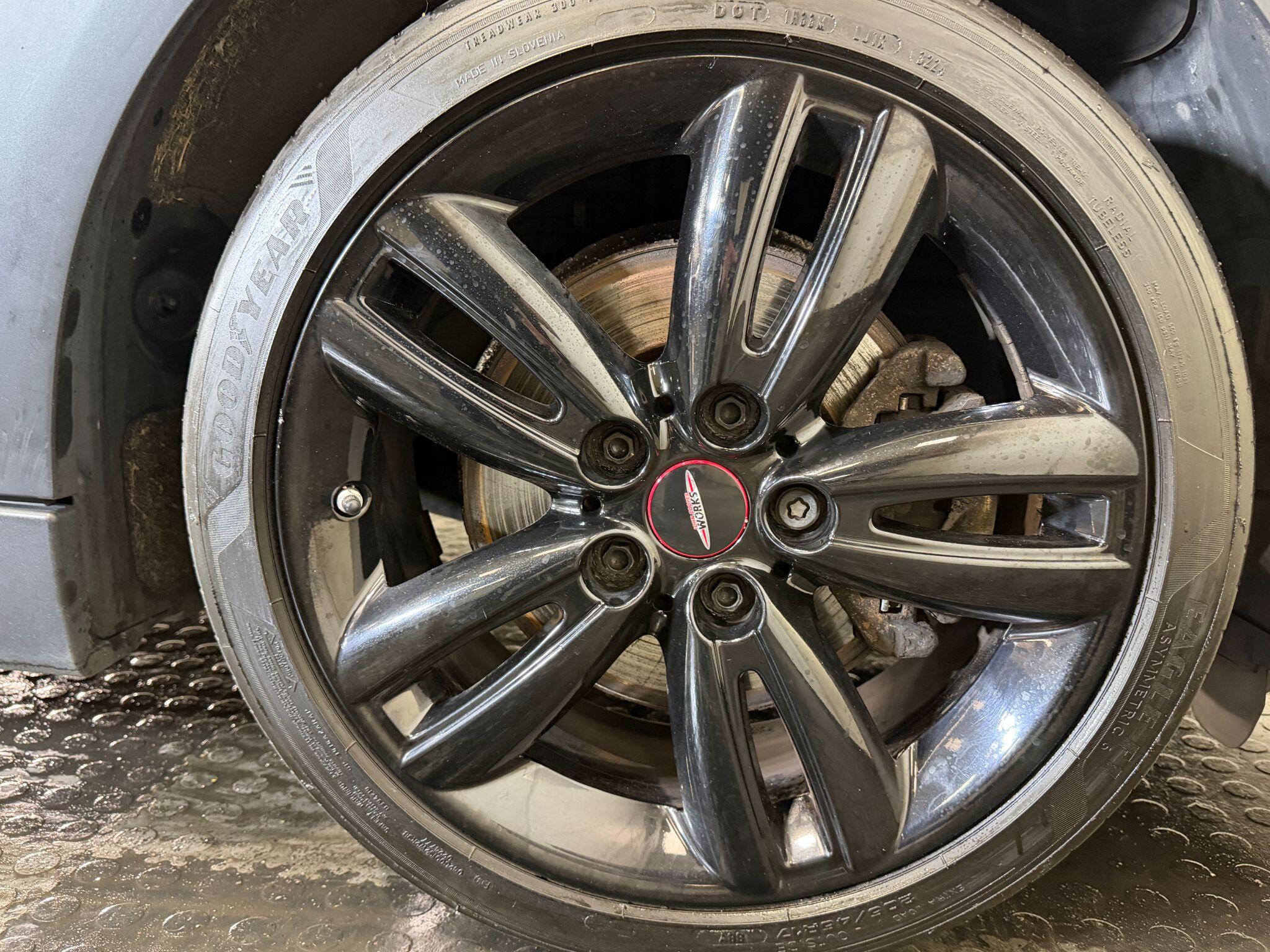 Mini Hatch view 37