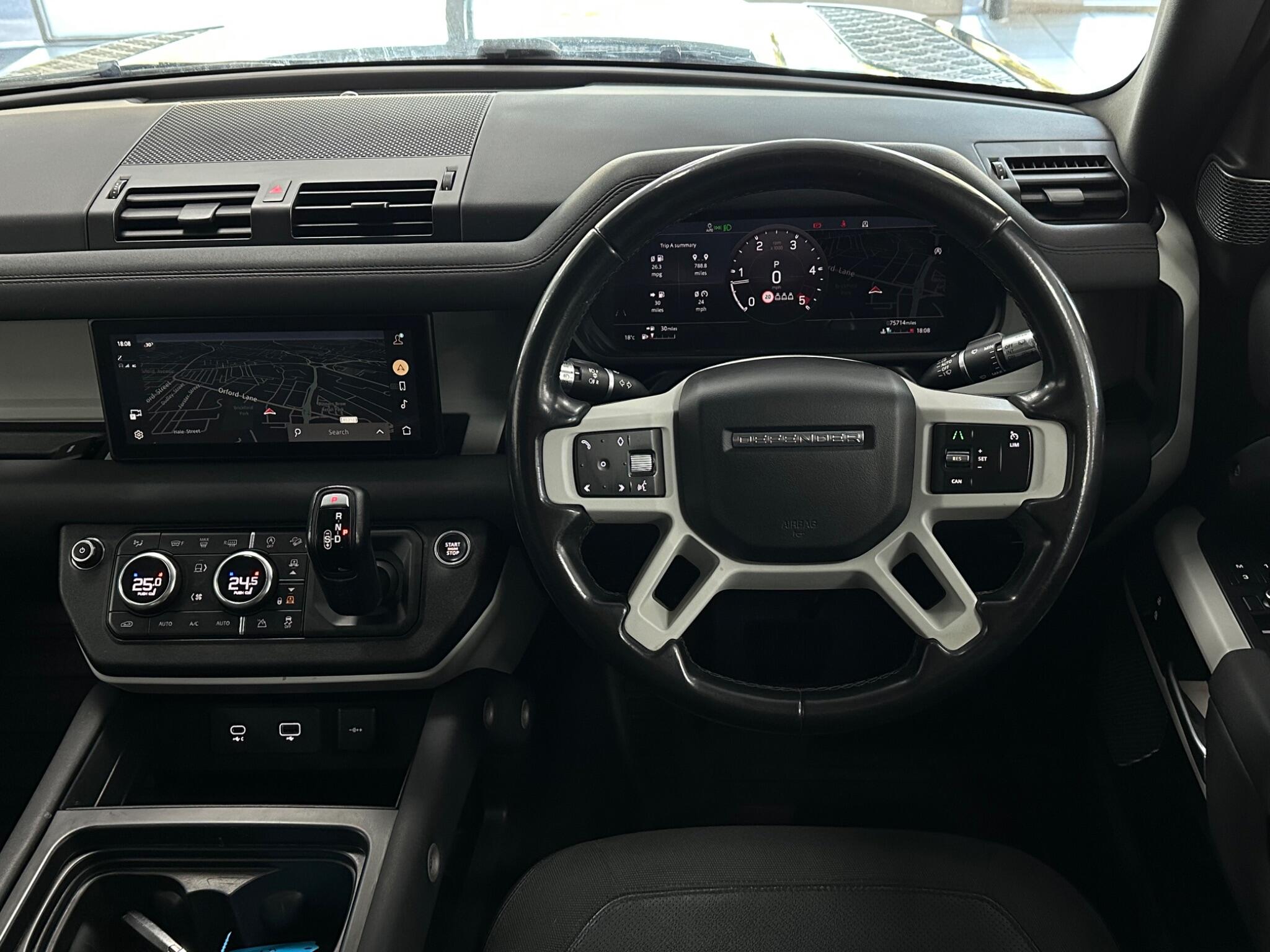 Land Rover Defender 110 view 20