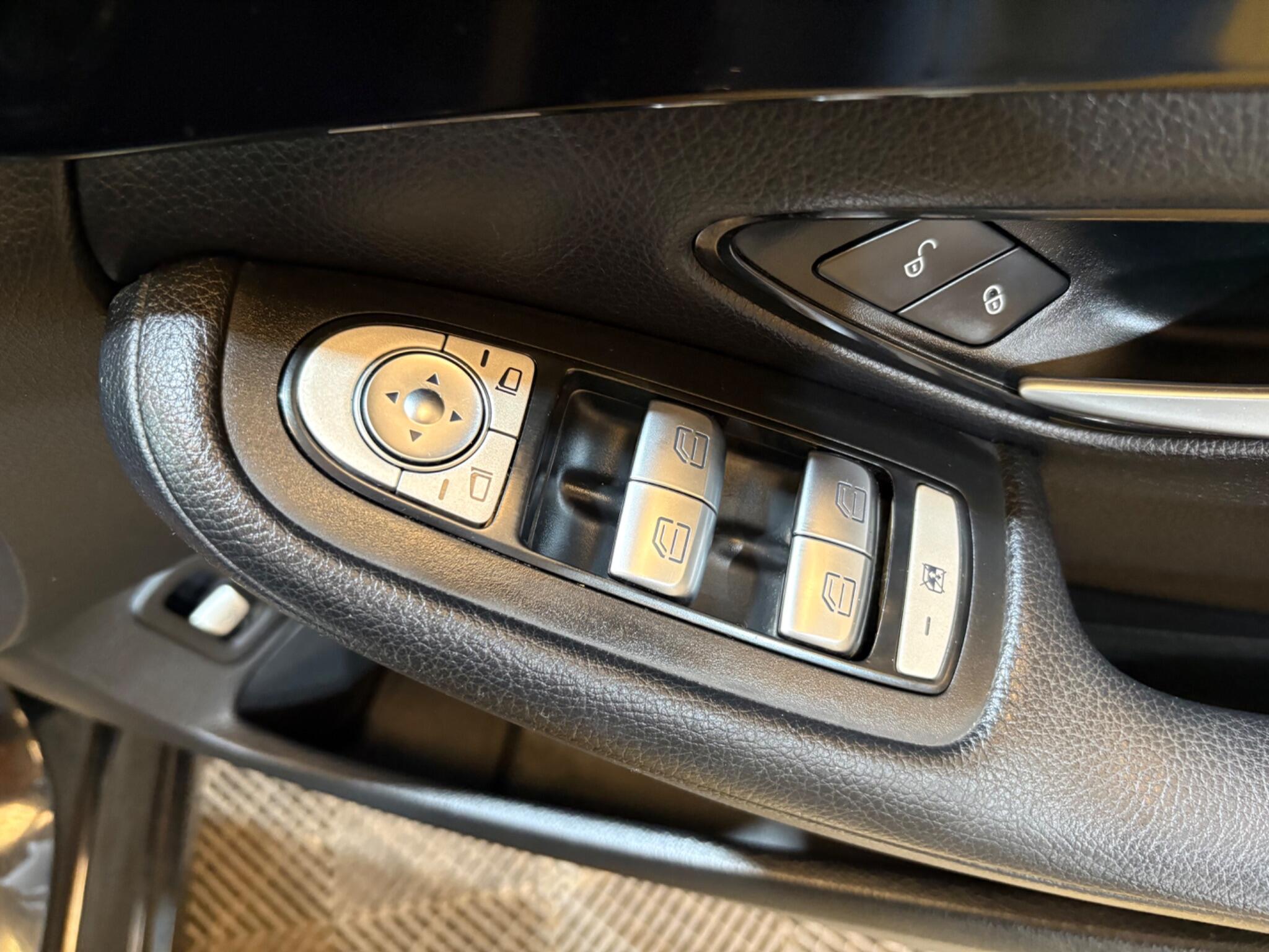 Mercedes-Benz C Class view 41