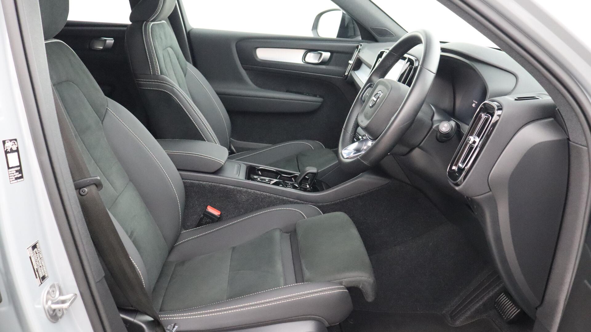 Volvo XC40 view 29