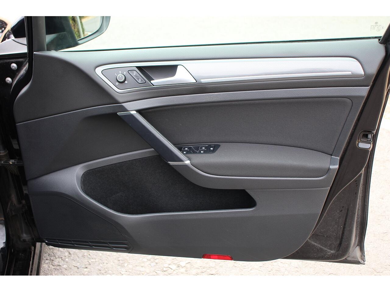 Volkswagen Golf view 34