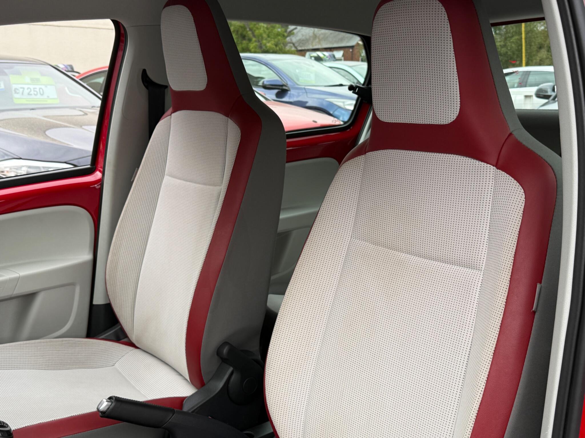 Volkswagen up! - Image 47
