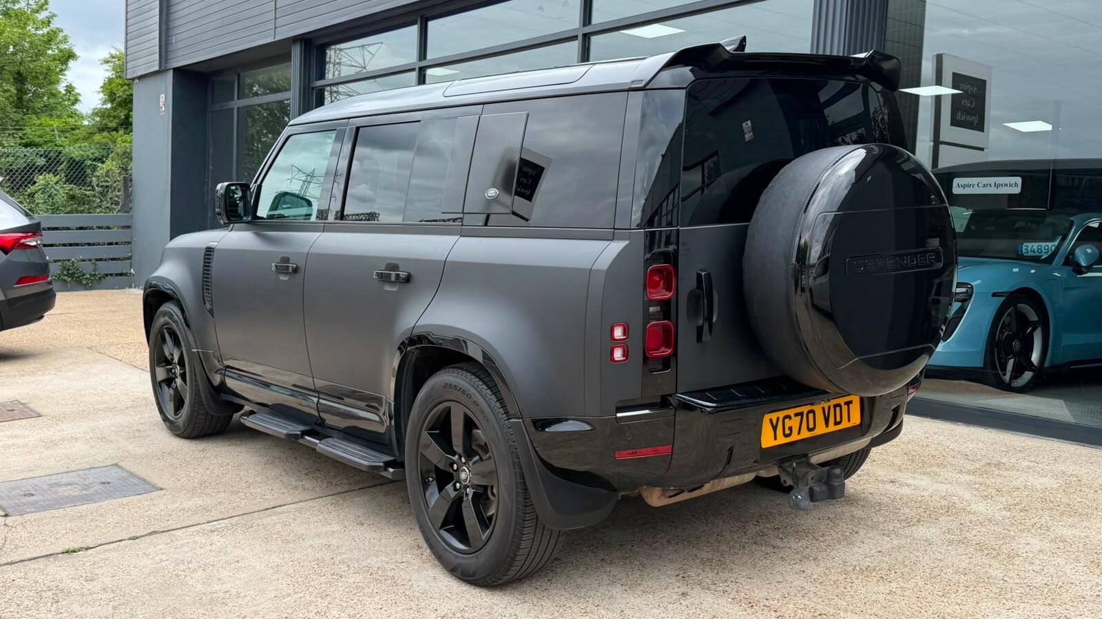 Land Rover Defender 110 view 3