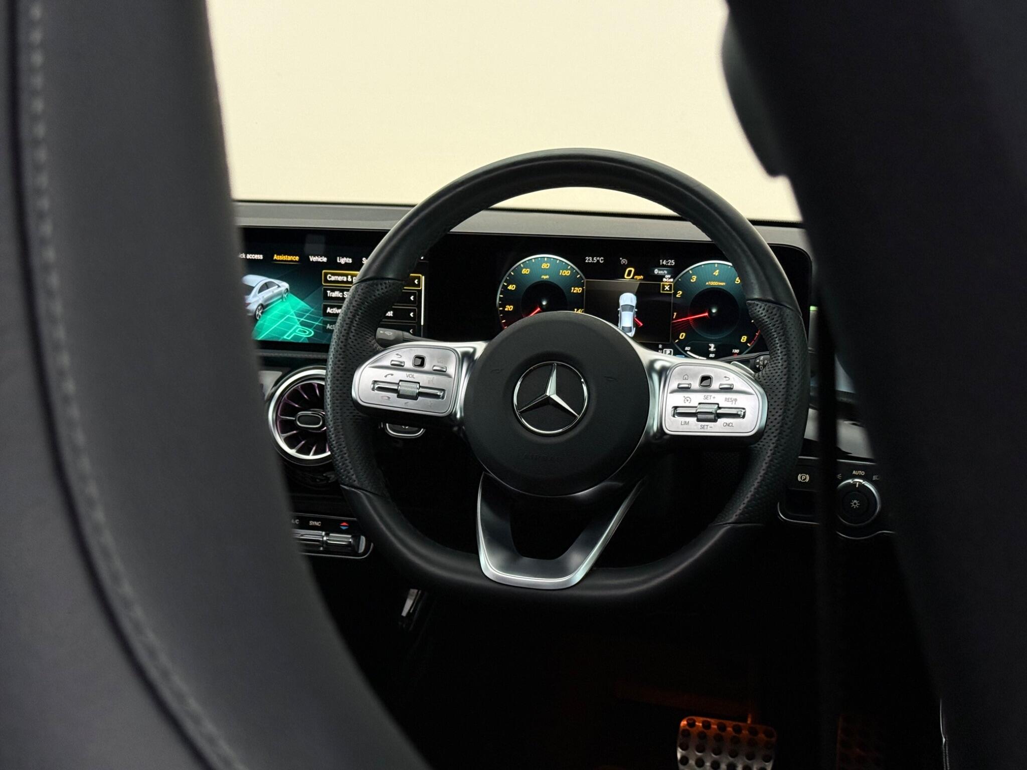 Mercedes-Benz Cla view 12