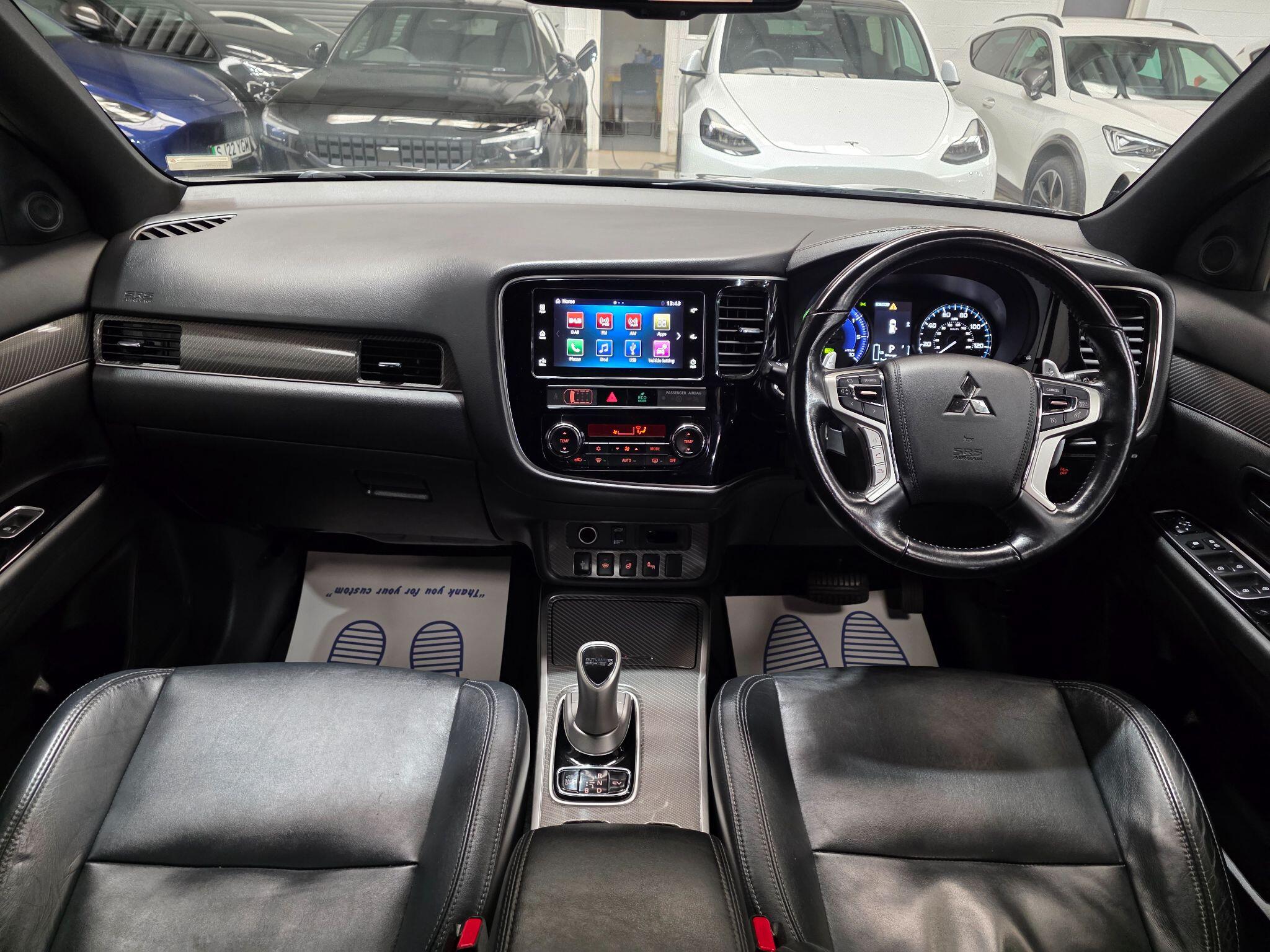 Mitsubishi Outlander view 5