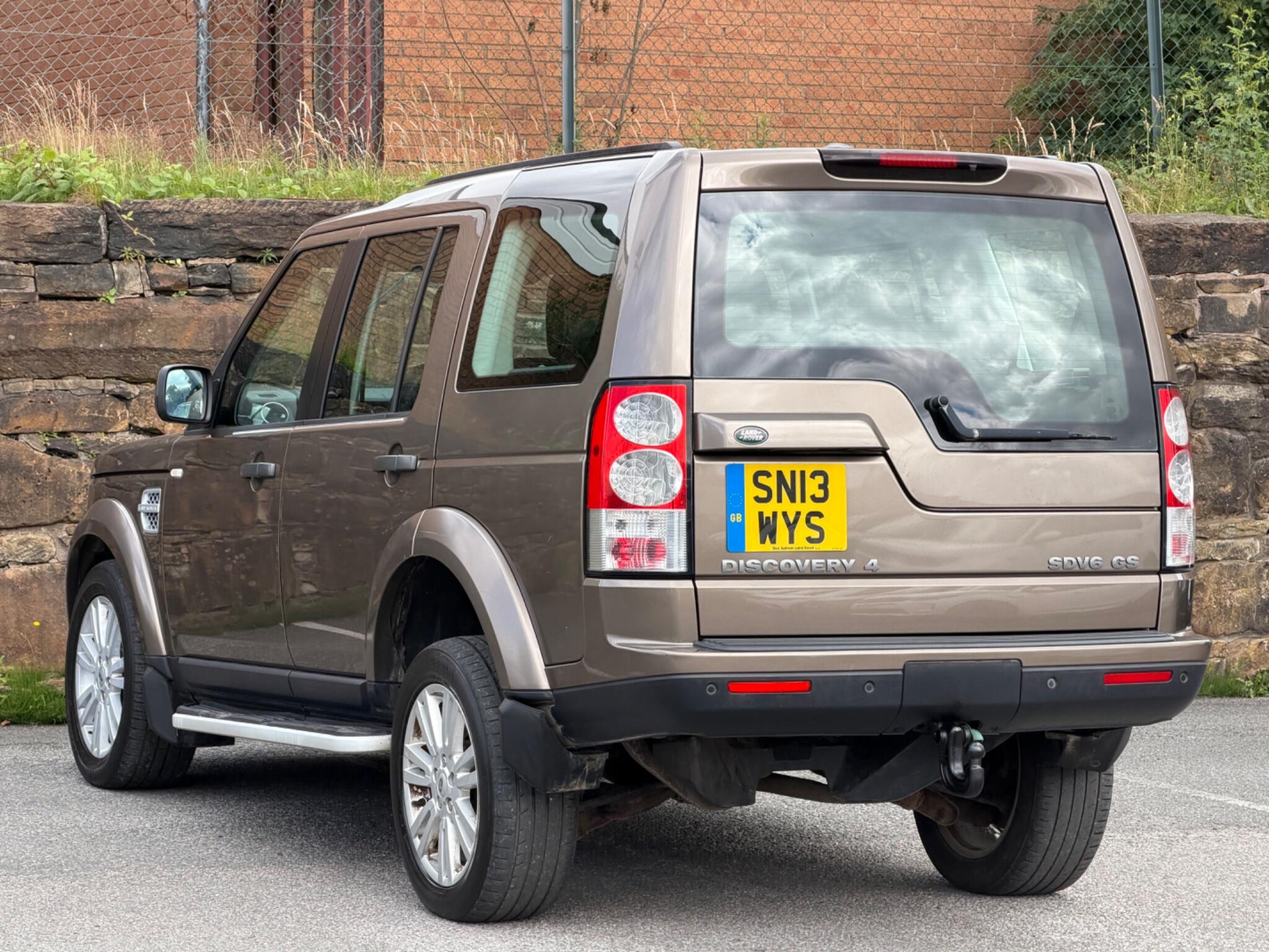 Land Rover Discovery view 5