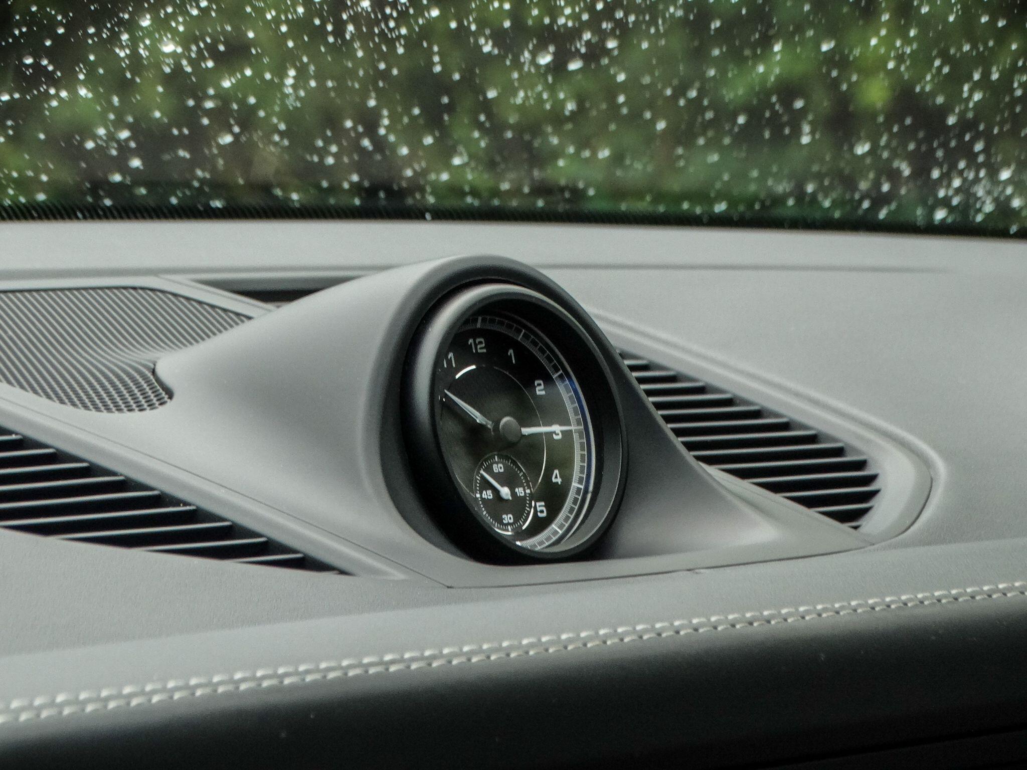 Porsche Macan view 17