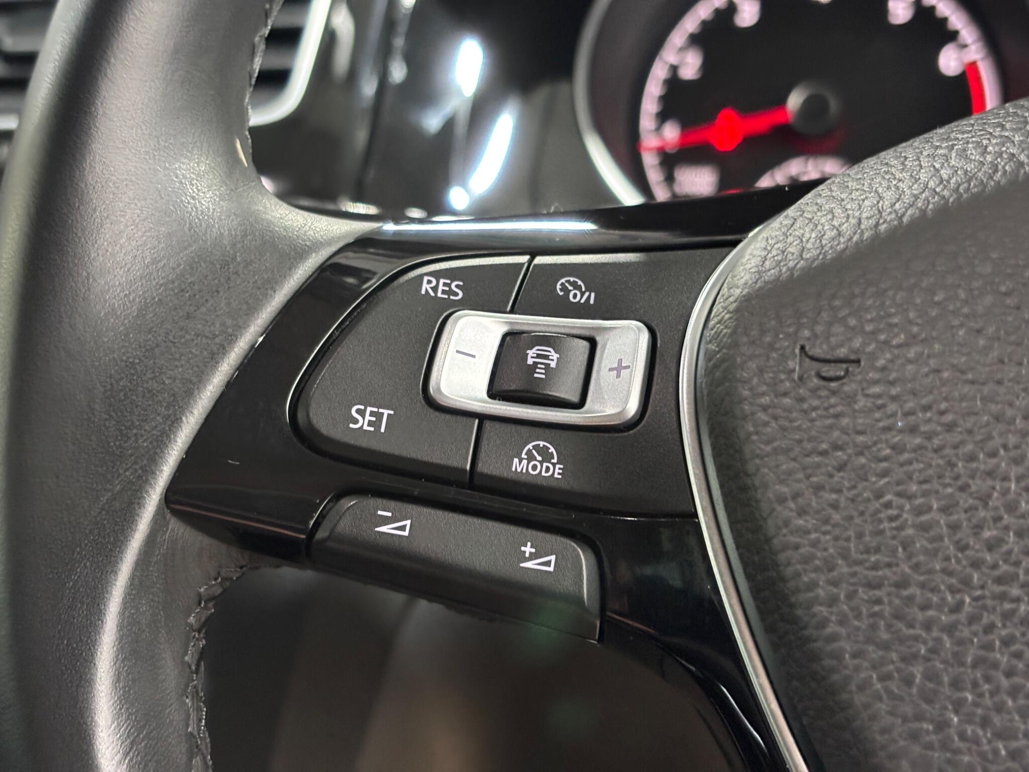Volkswagen Golf view 27