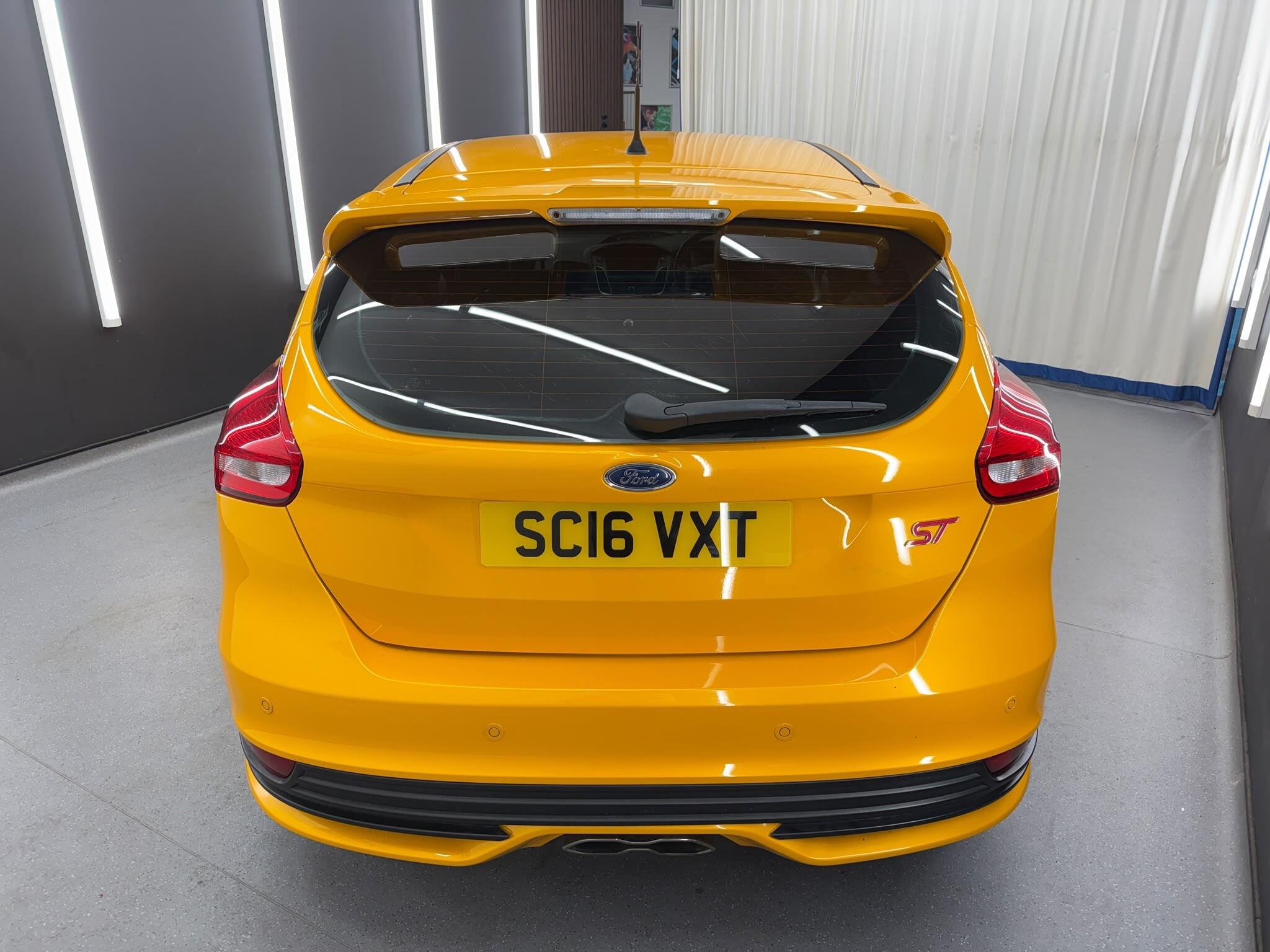 Ford Focus view 9