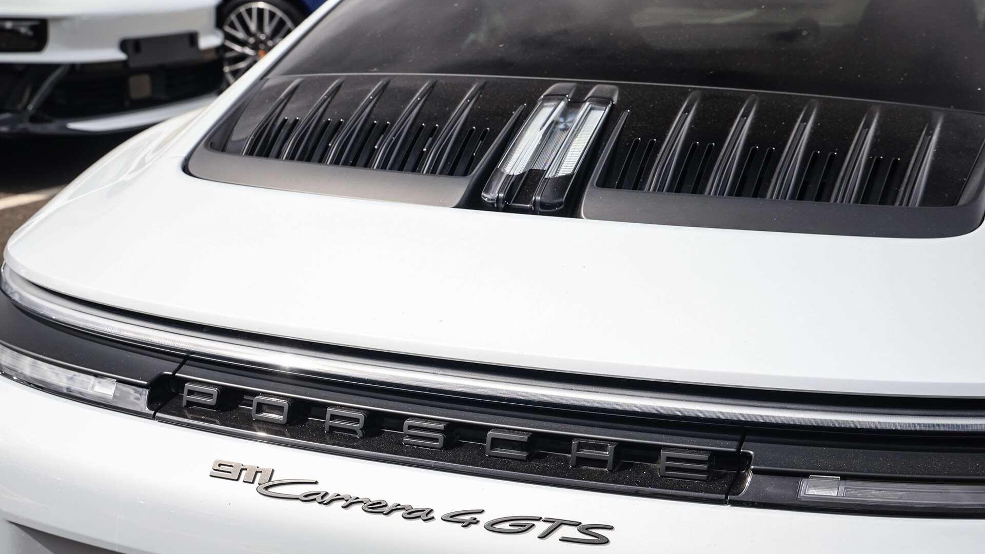 Porsche 911 view 30