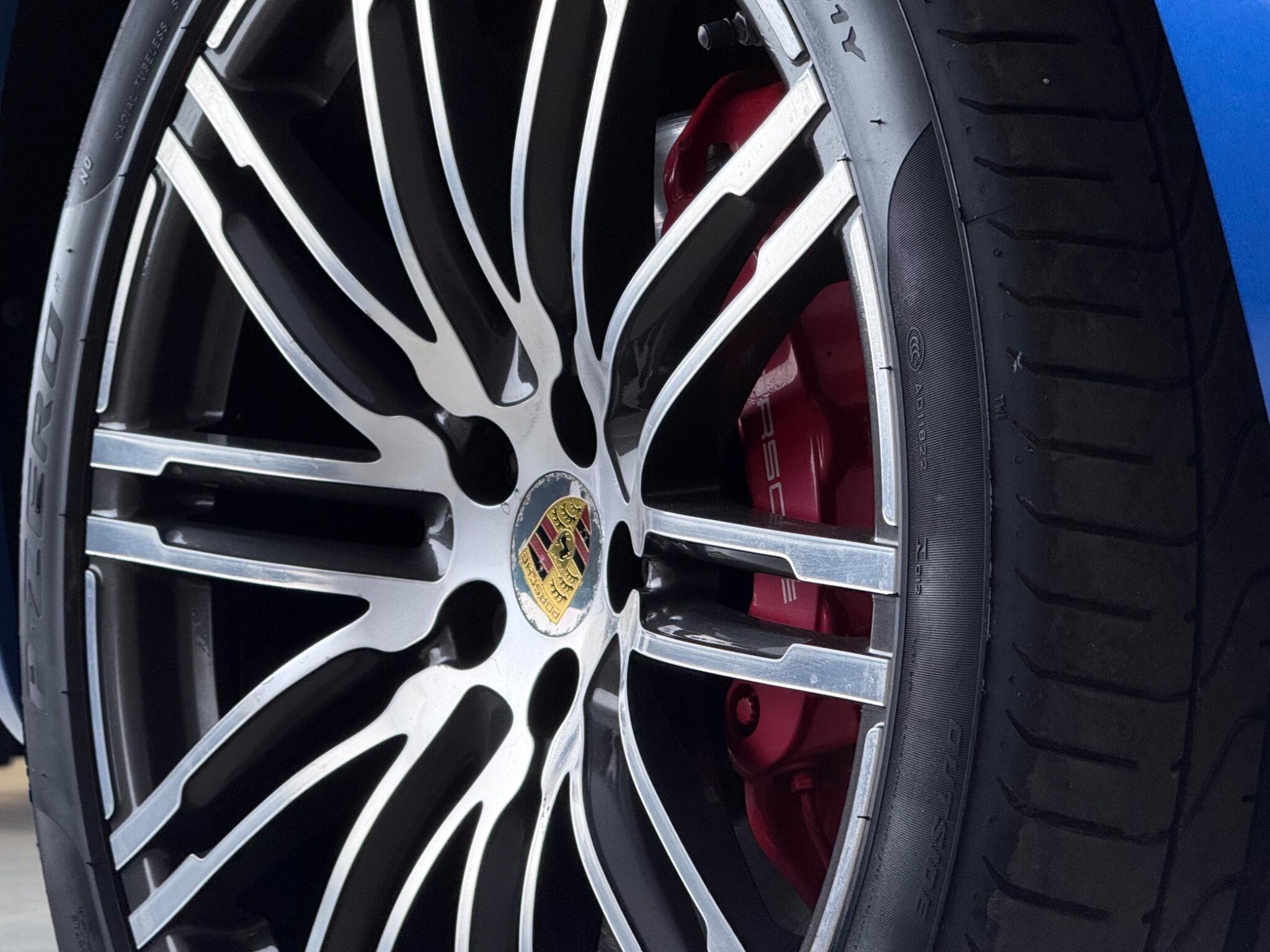 Porsche Macan view 13