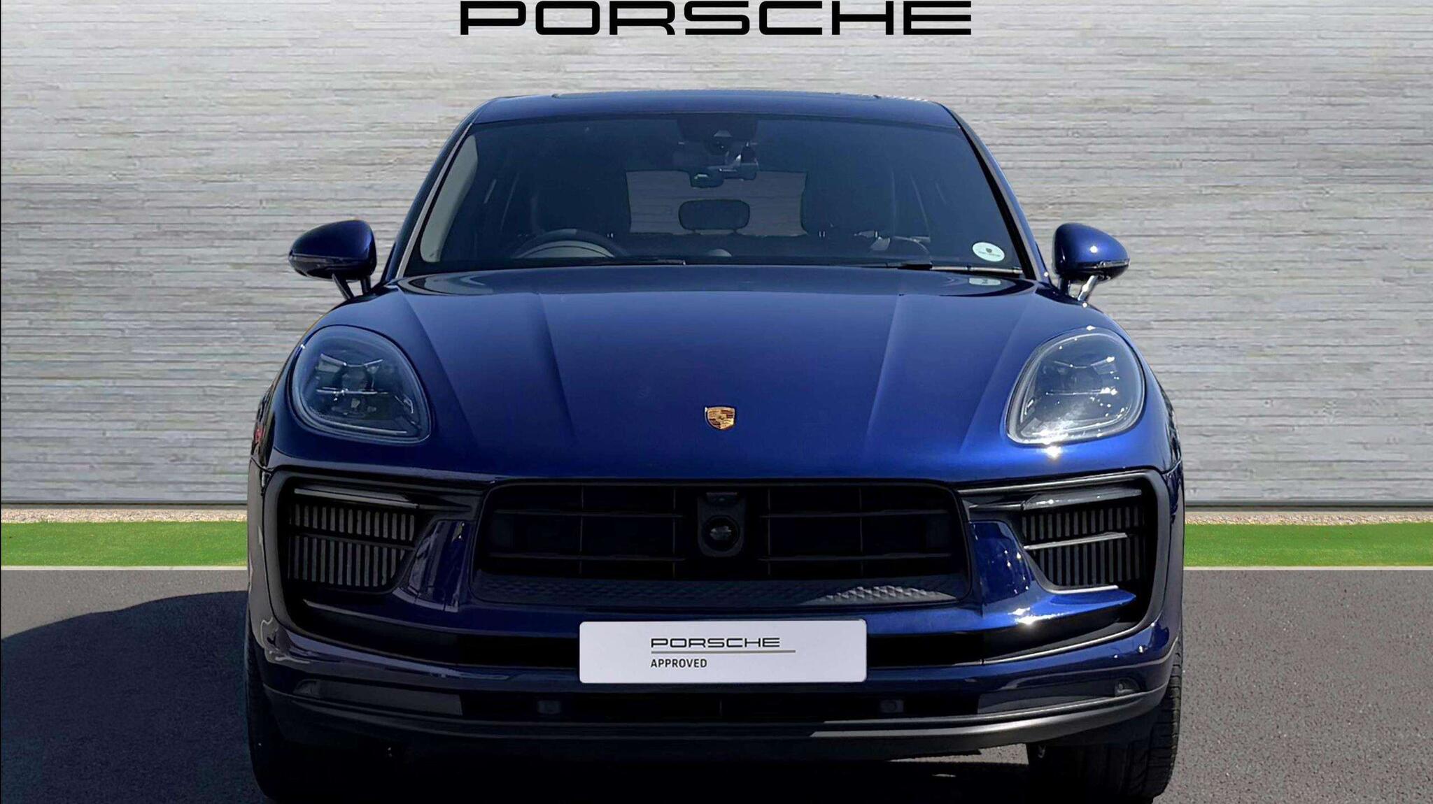 Porsche Macan view 5