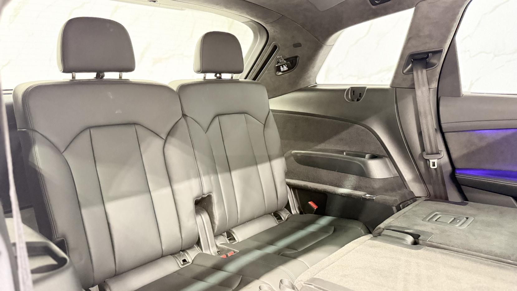 Audi Q7 view 15