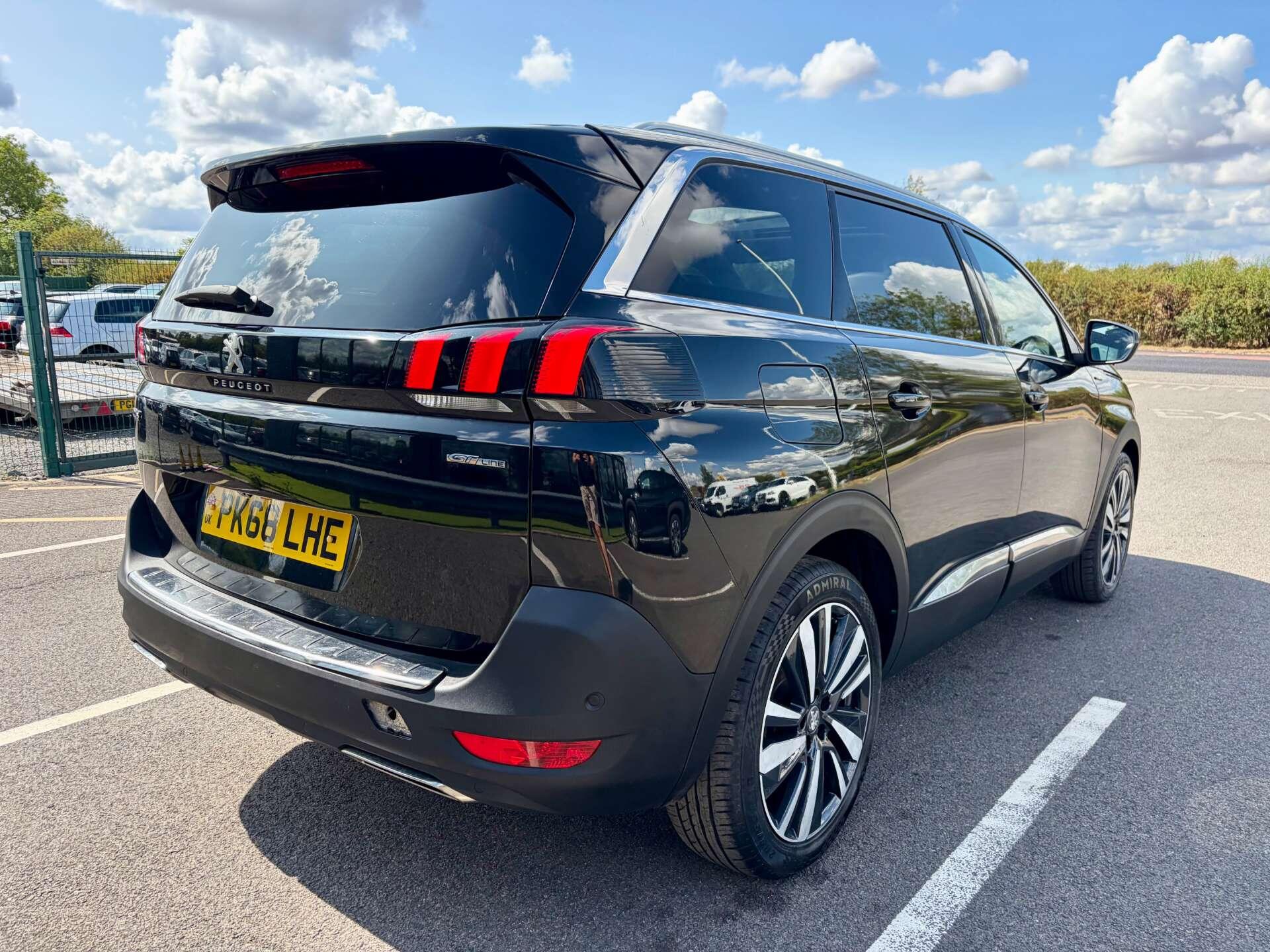 Peugeot 5008 view 8
