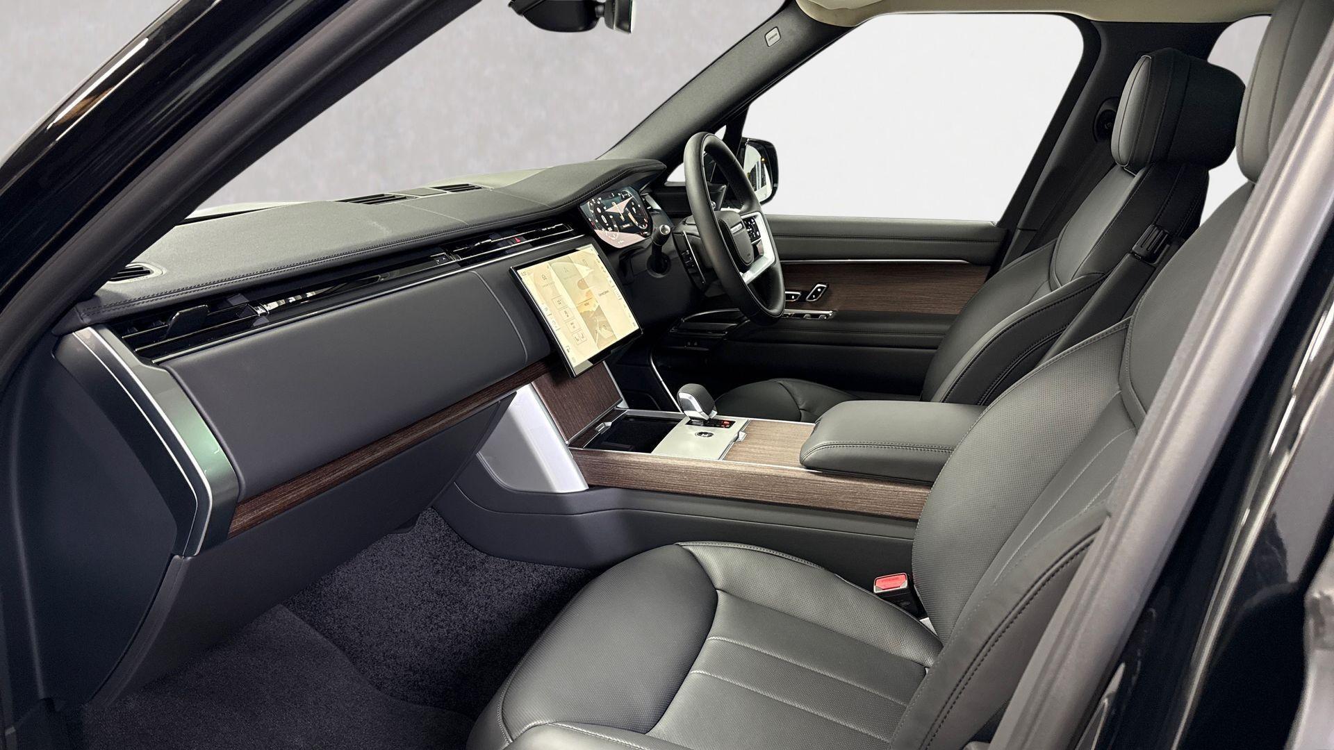 Land Rover Range Rover view 3