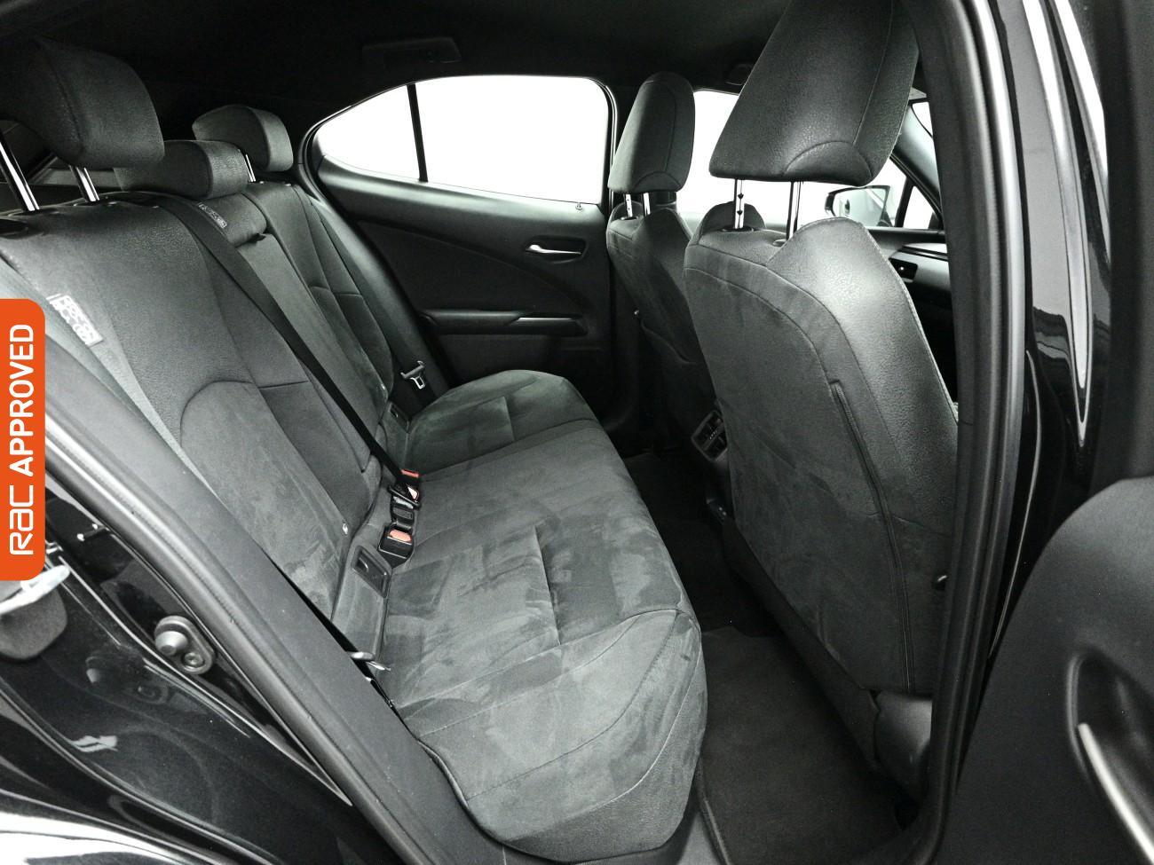 Lexus Ux view 14