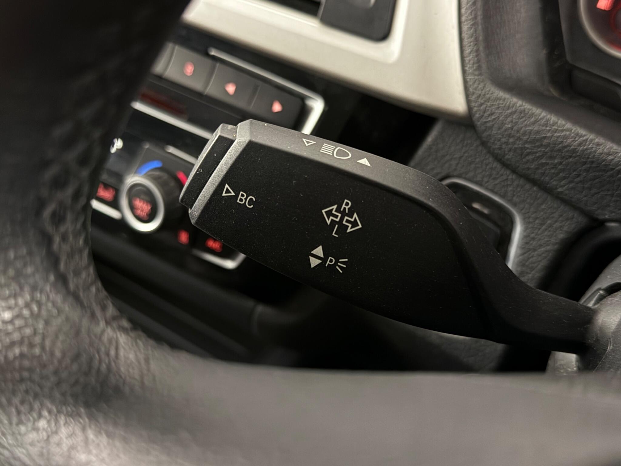 BMW 3 Series view 18