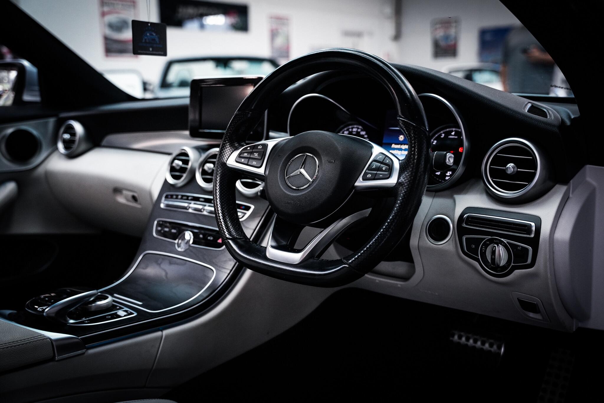 Mercedes-Benz C-Class view 19