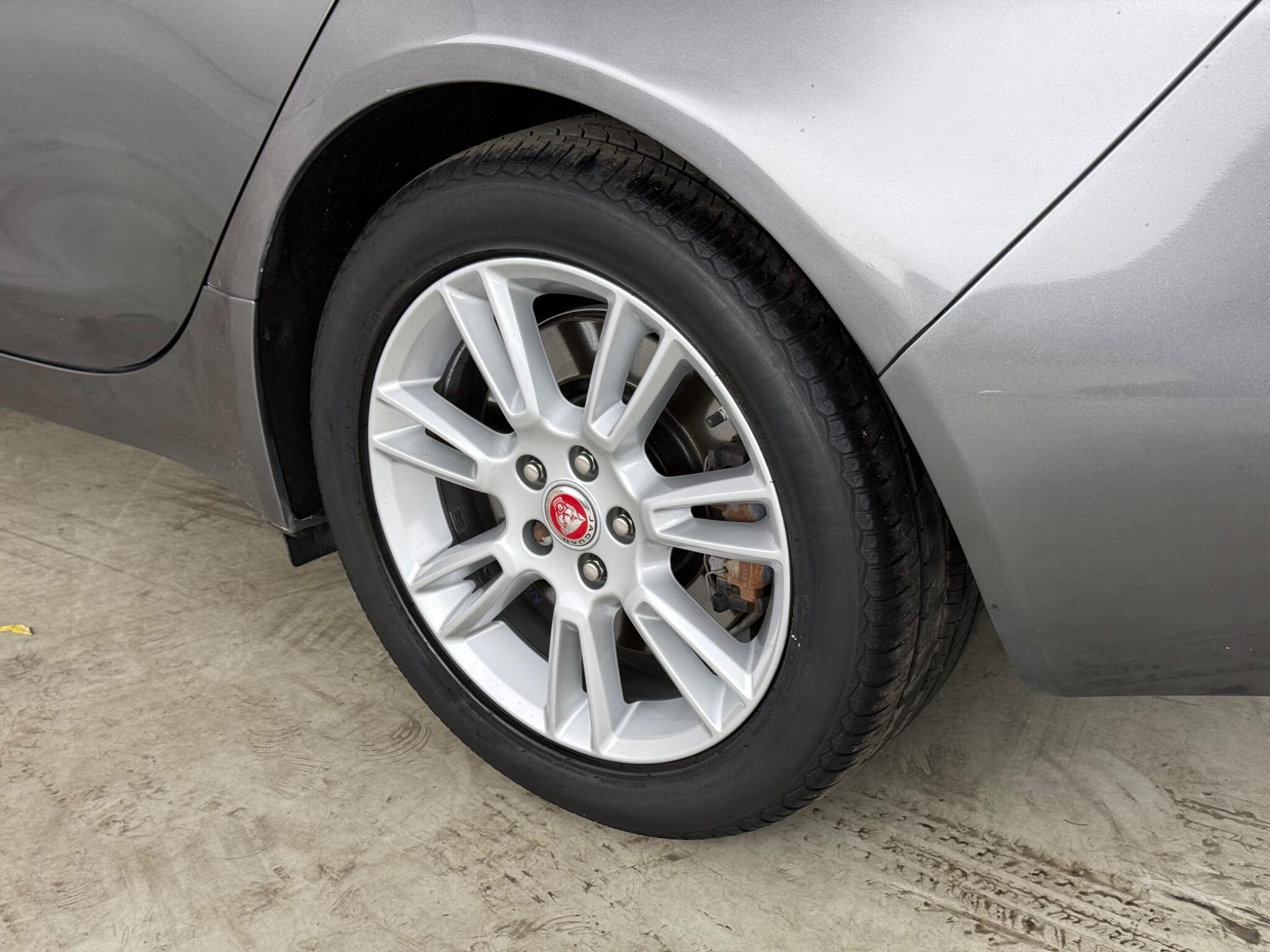Jaguar Xe view 9