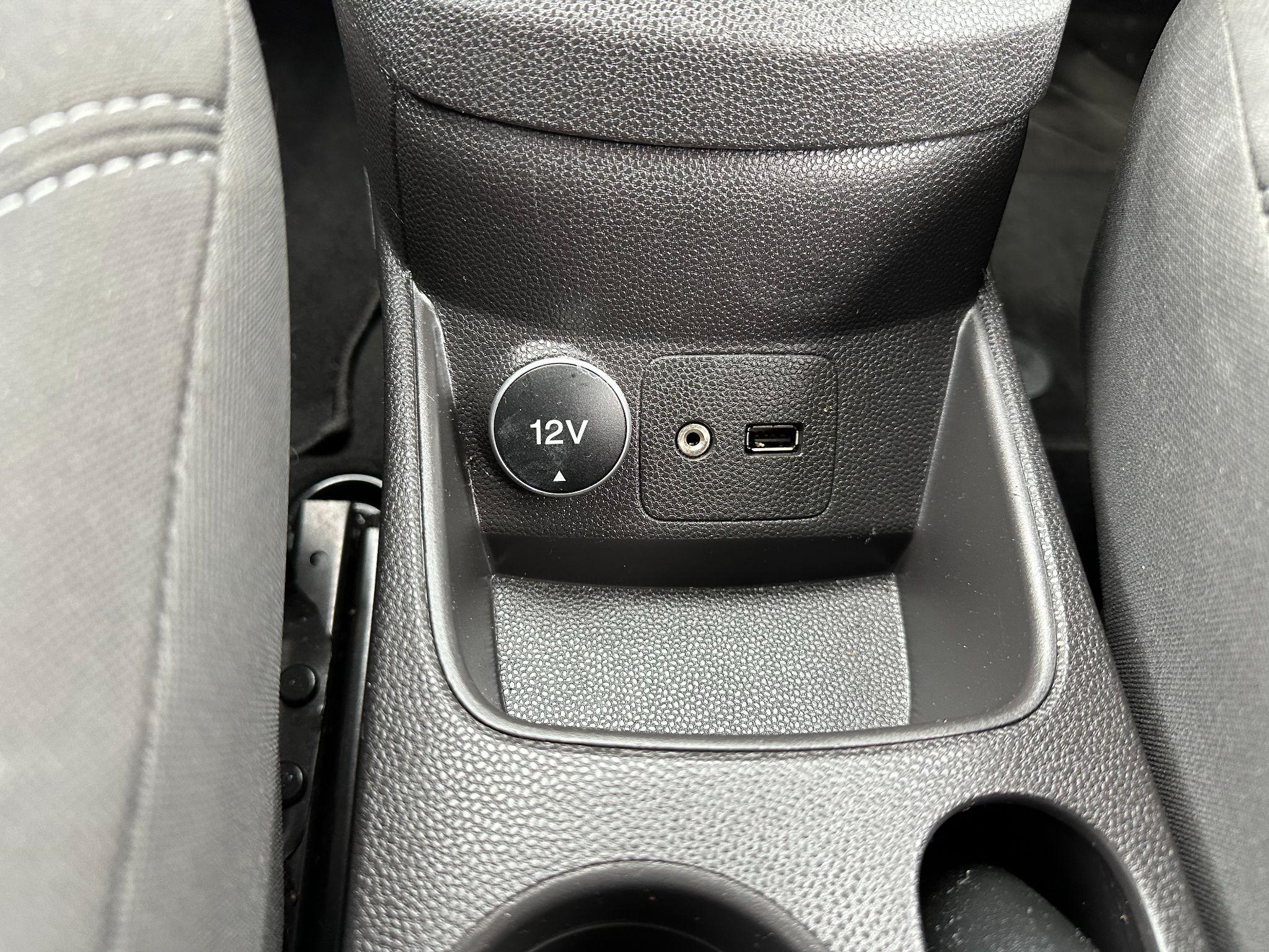 2014 Ford Fiesta image 36