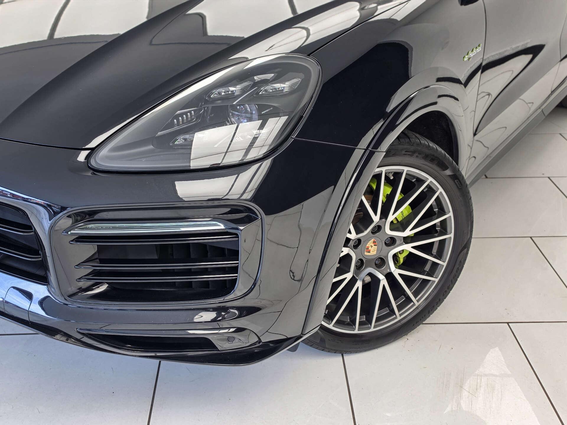 Porsche Cayenne view 37