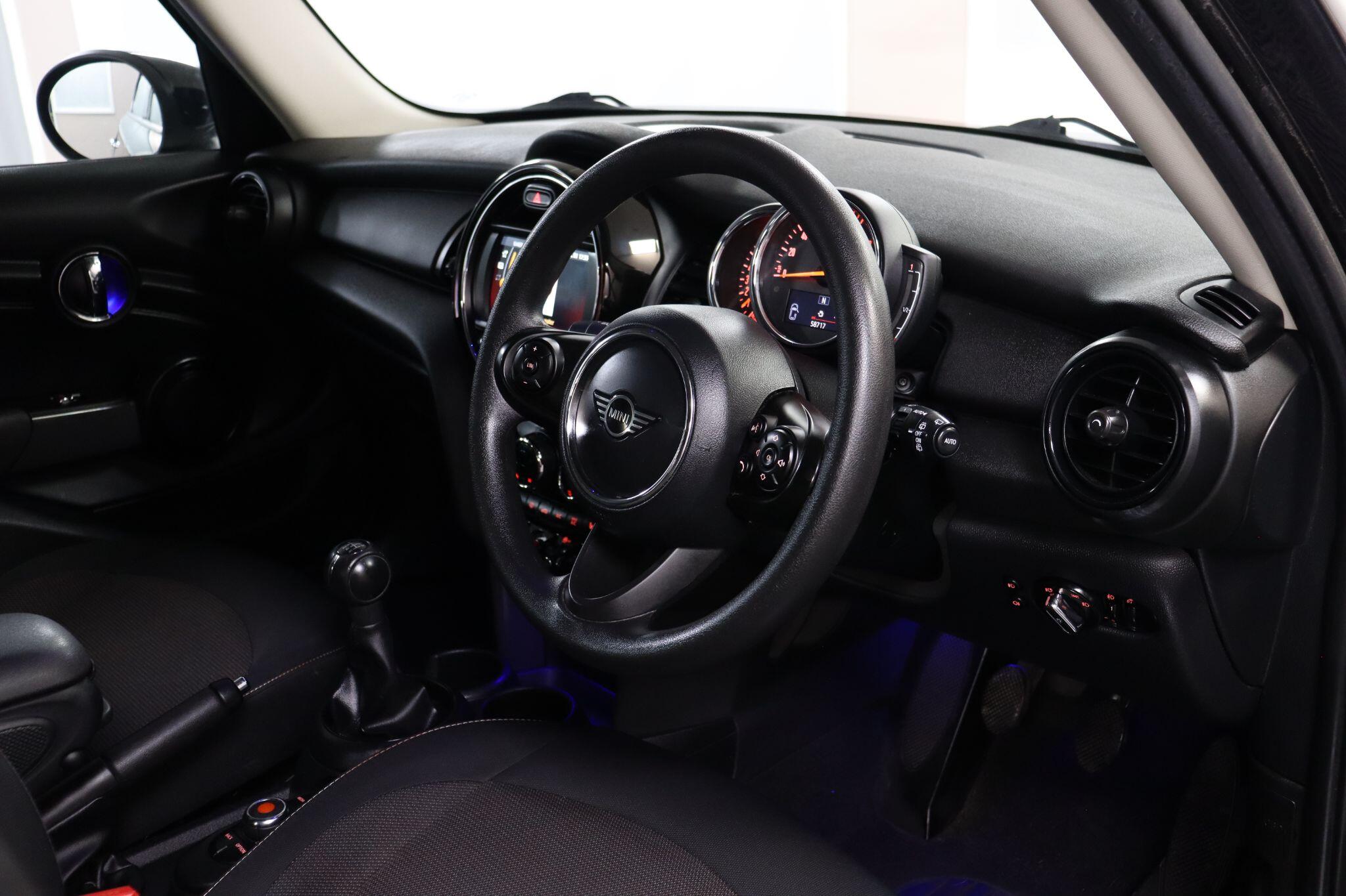 Mini Hatch view 5
