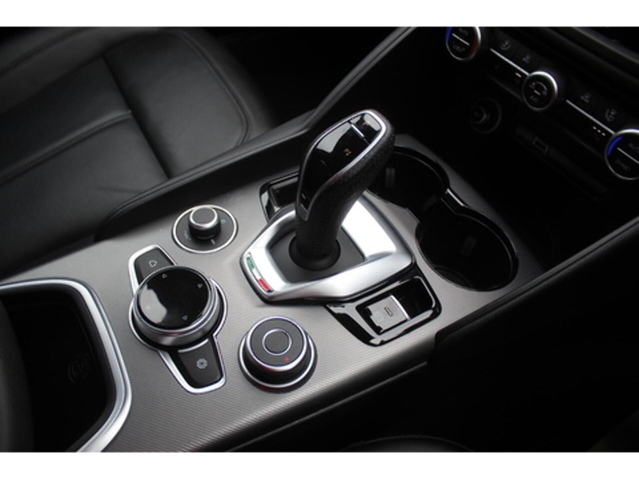Alfa Romeo Giulia view 27