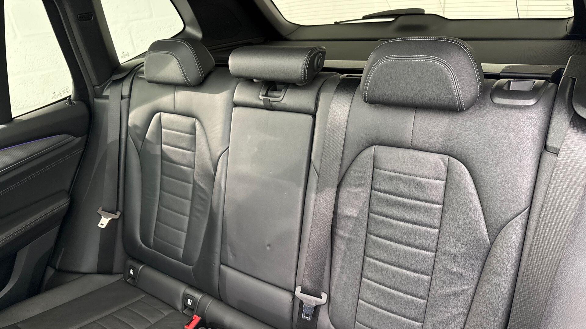 BMW X3 view 12