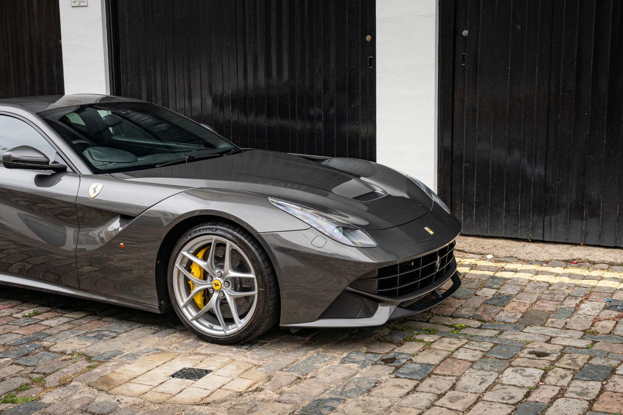 Ferrari F12 view 8