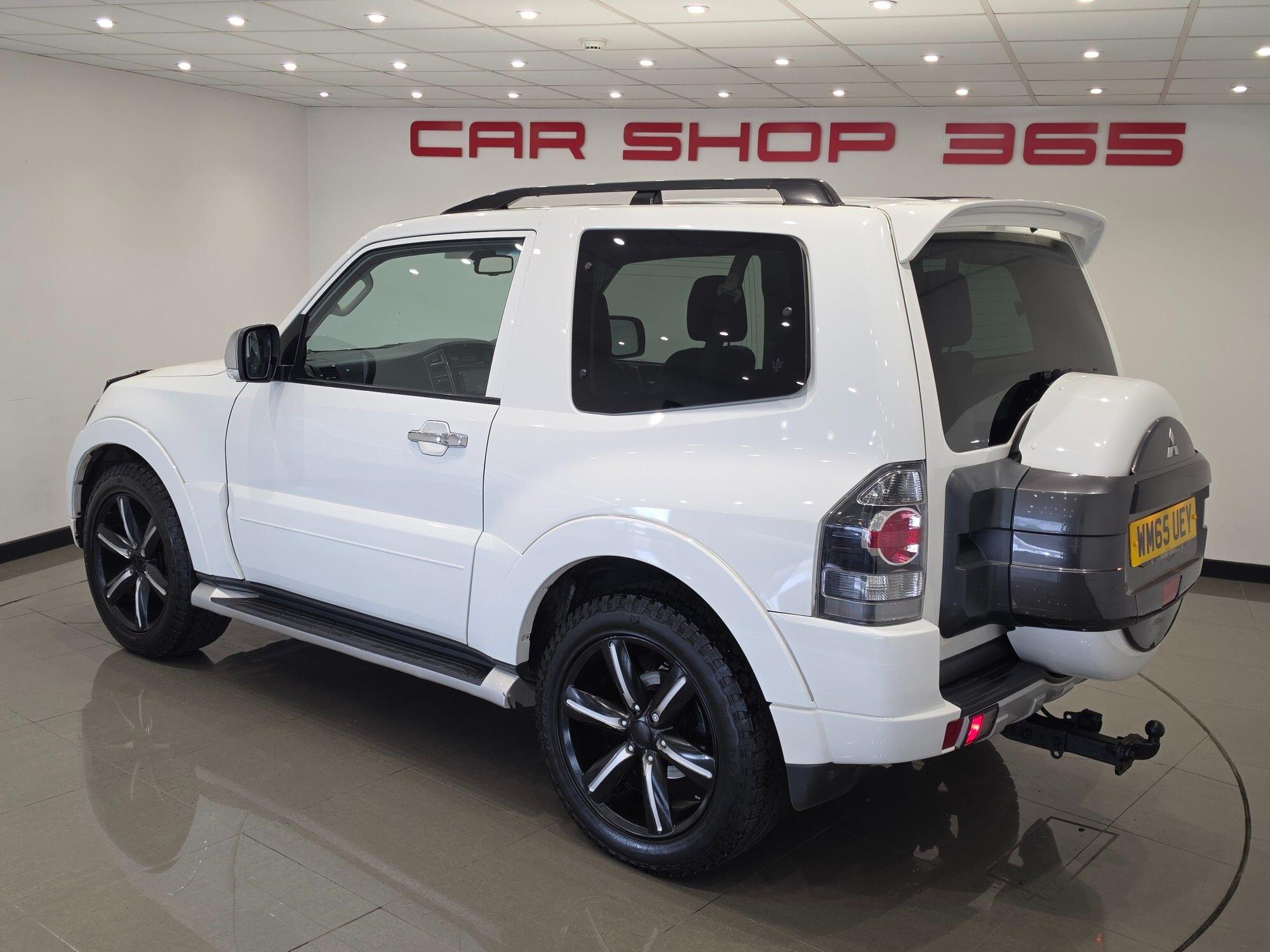 Mitsubishi Shogun view 12