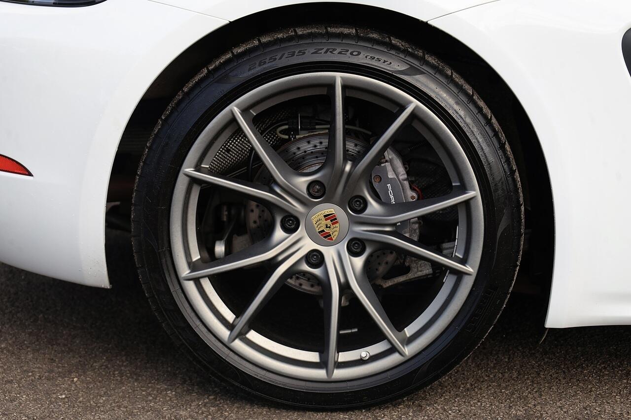 Porsche 718 Boxster view 42