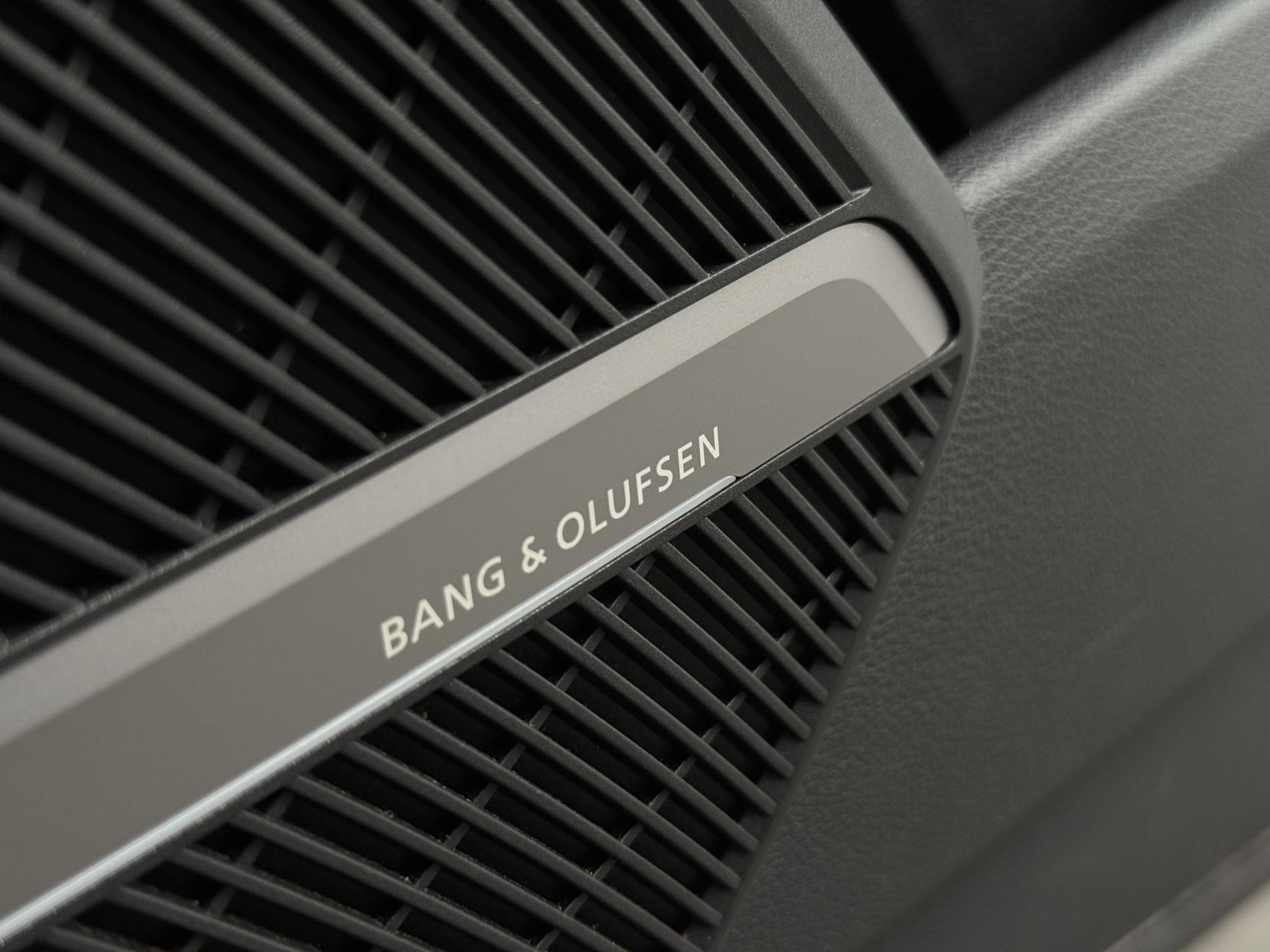 Audi Q5 view 26