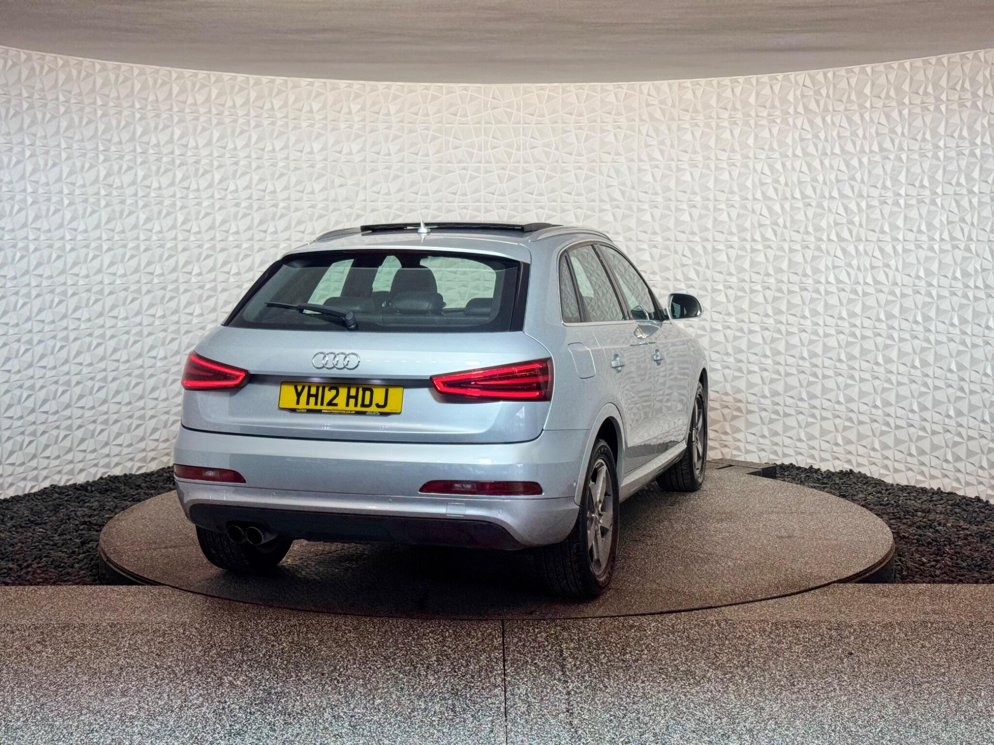 Audi Q3 view 13