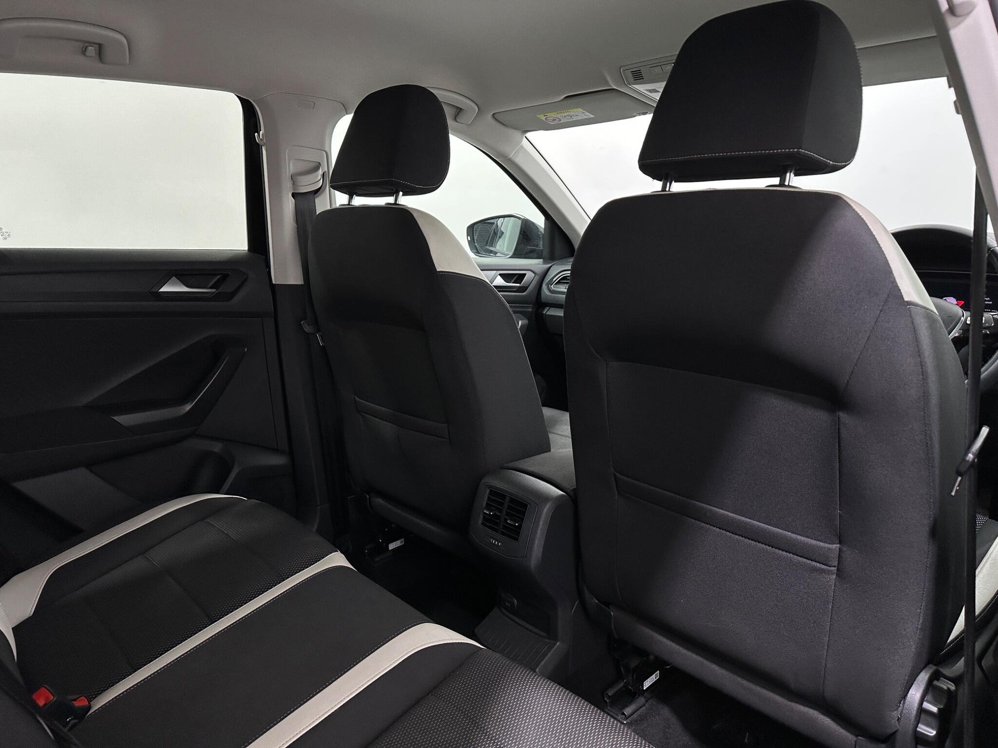 Volkswagen T-Roc view 40