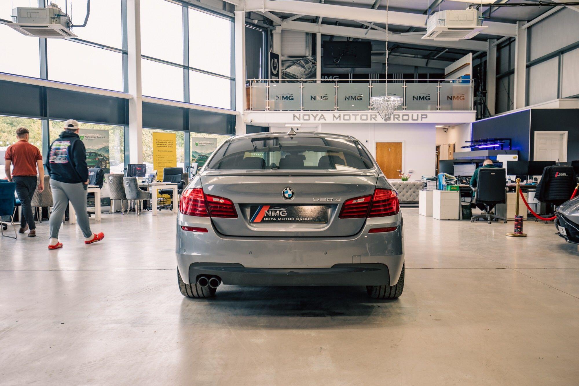 BMW 5 Series view 30