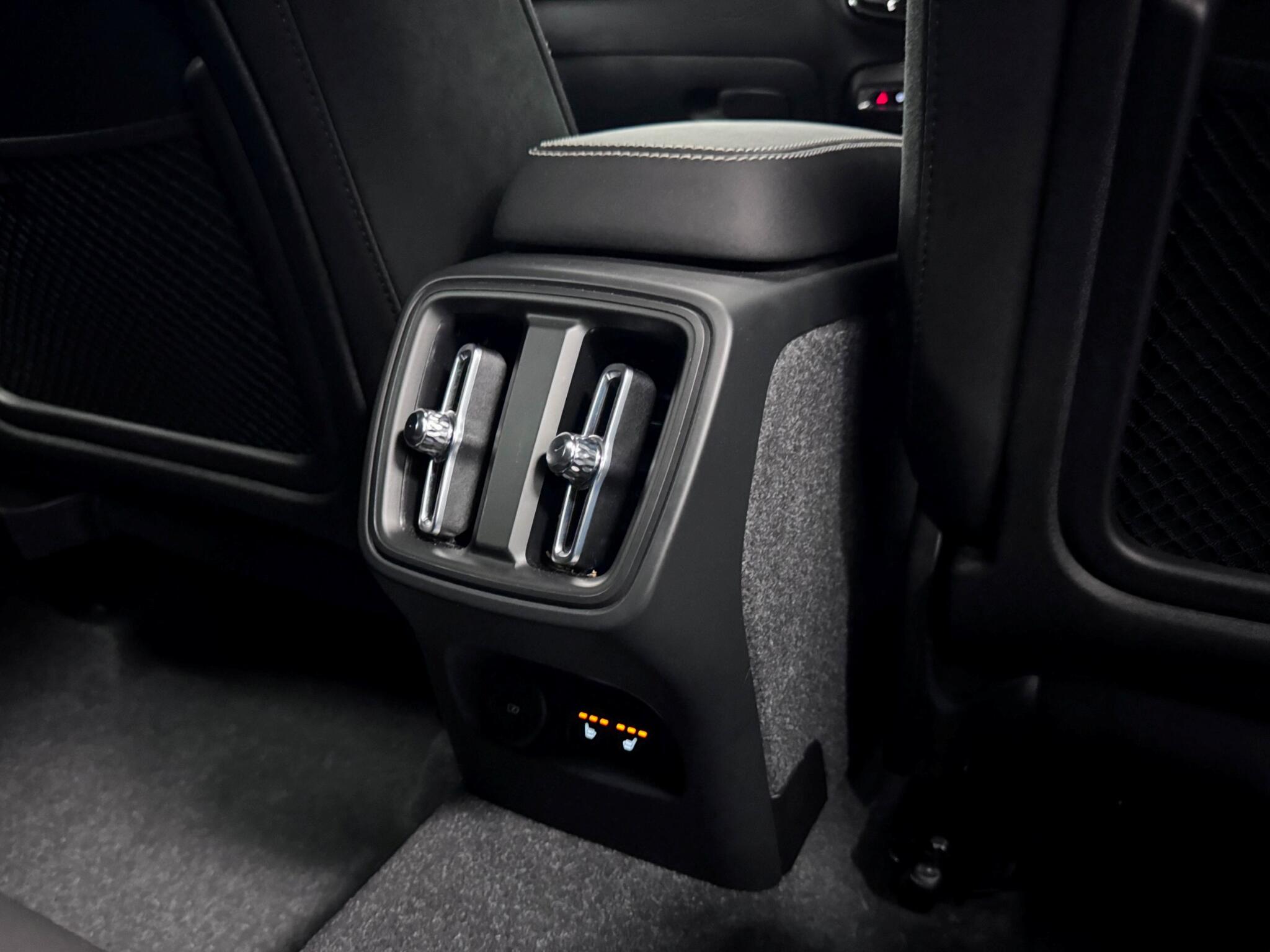 Volvo XC40 view 21